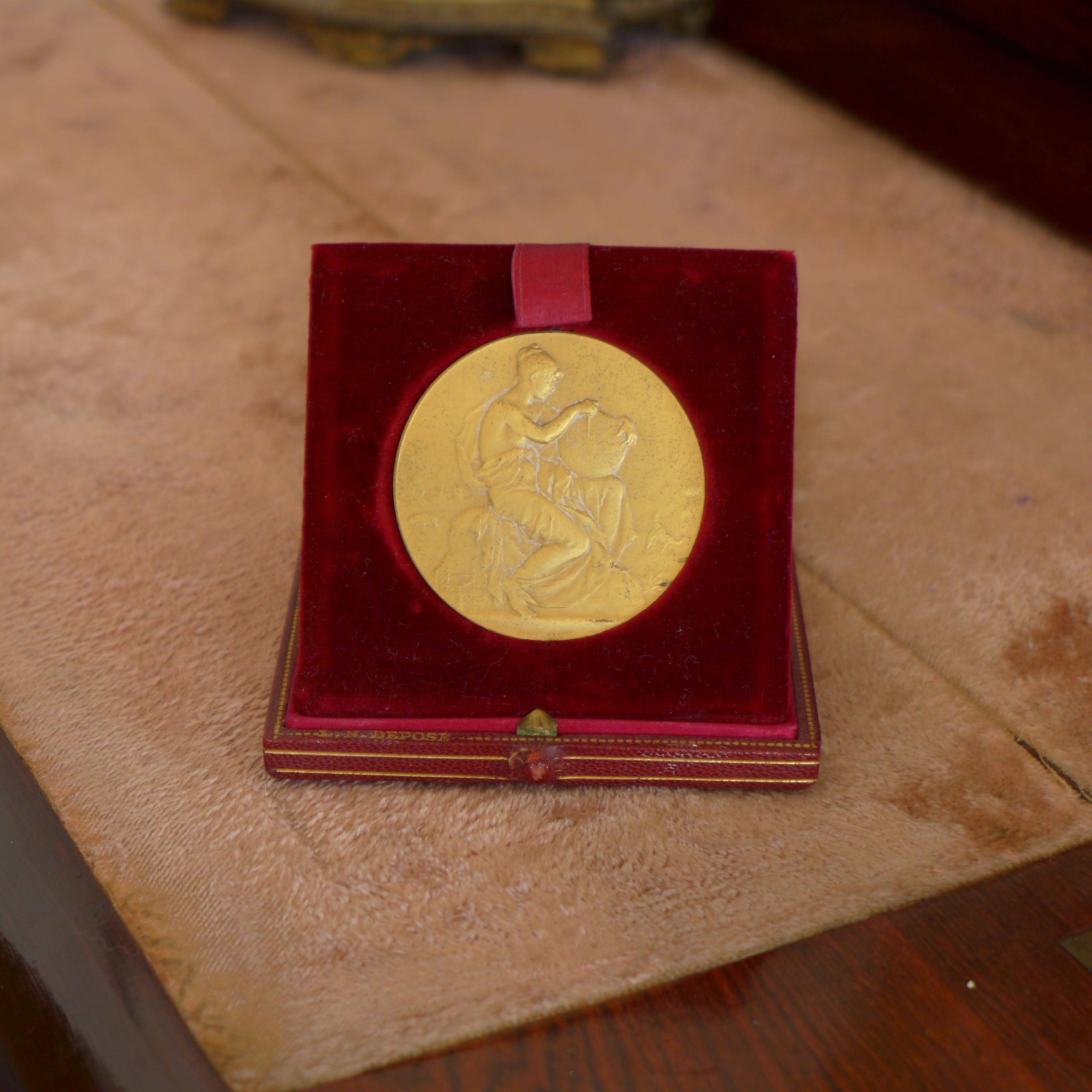 Sports et loisirs numismatique touring club de France médaille d'argent 50mm
Congrès forestier, 1913
Gravé par J. N. Deposé.