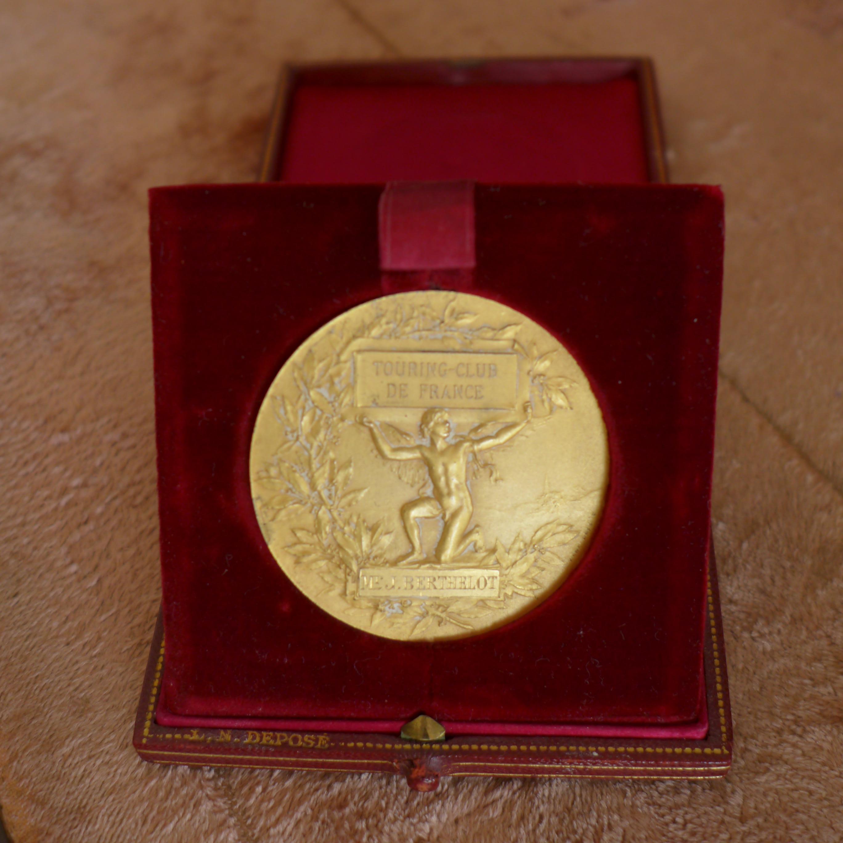 Français Rare Médaille Numismatique Touring Club de France en argent par J.N.Deposé en vente