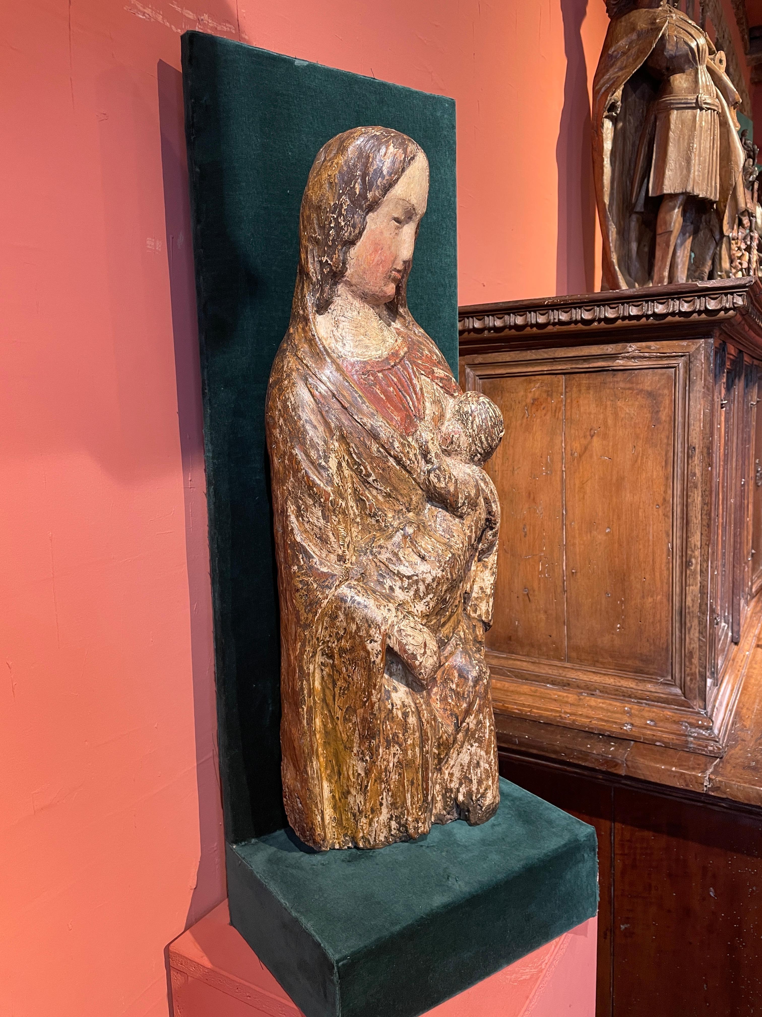 Italian Rare Nursing Virgin from the 14th century For Sale