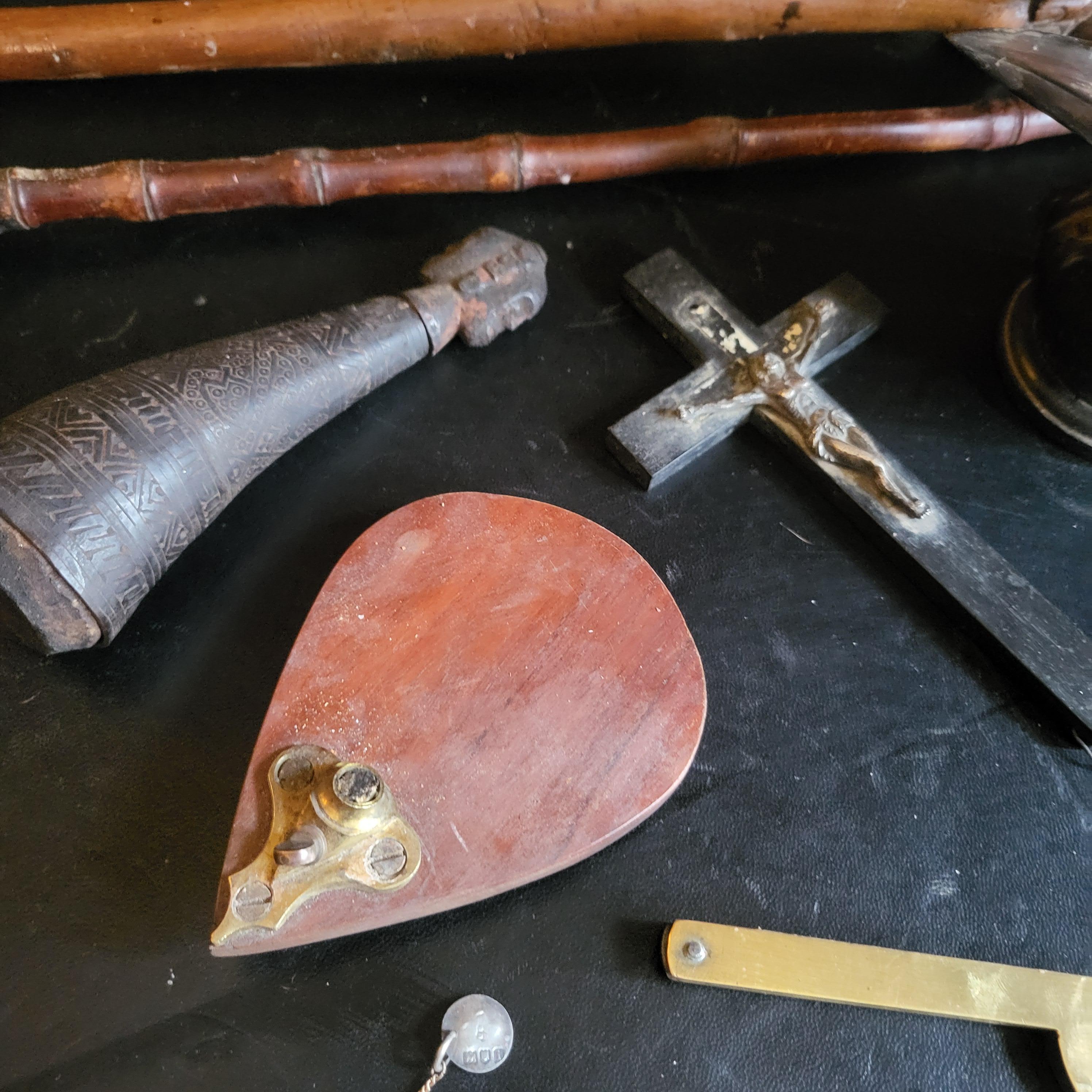 Seltene okkulte Sammlung in Eichenholzkiste, 32 diverse Gegenstände. im Angebot 8