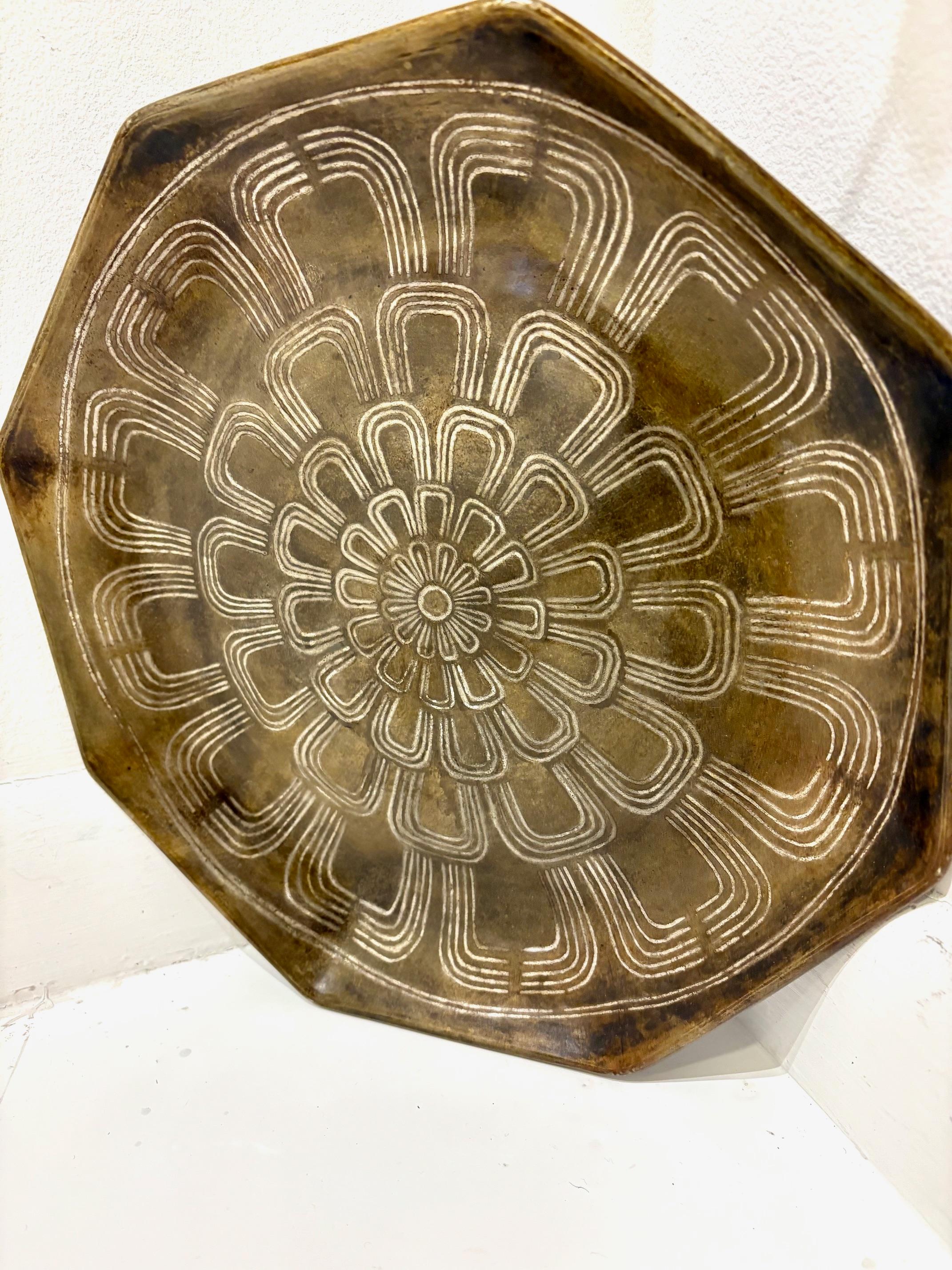 Rare chargeur octogonal Dinanderie en cuivre patiné de Jean Dunand en vente 1