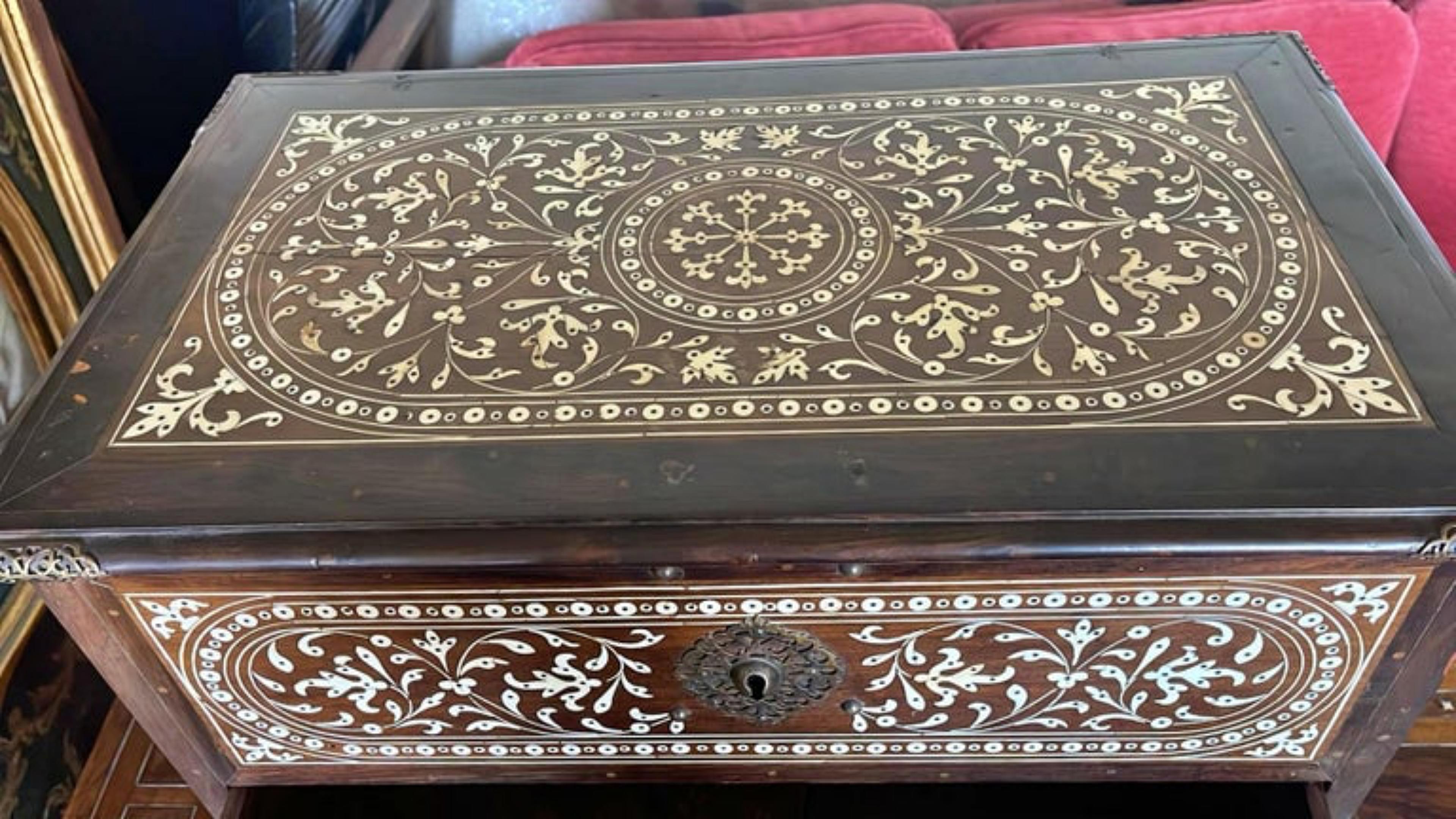 Hand-Crafted RARE OFFICE ARK  Indo-Portuguese, from the 17th century (early)