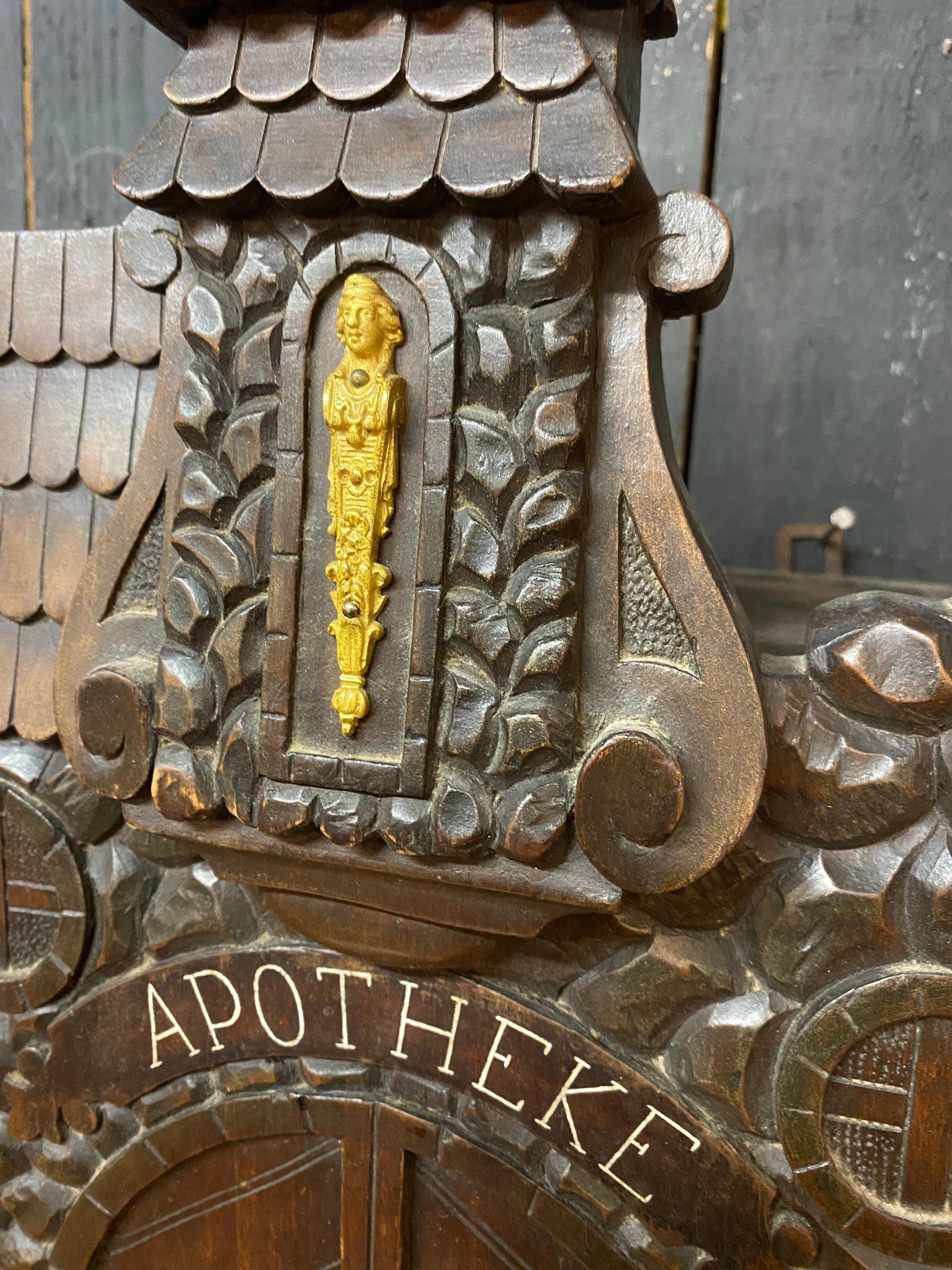Seltene alte Apotheke aus dem 19. Jahrhundert, Black Forest, aus geschnitztem Holz, Messing und Bronze  im Zustand „Gut“ im Angebot in Mouscron, WHT