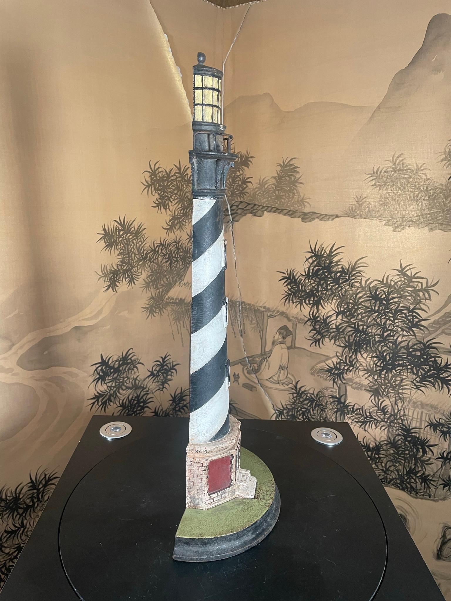 Seltene alte „Cape Hattaras“ Leuchtturm-Skulptur in lebhaften Originalfarben im Angebot 2