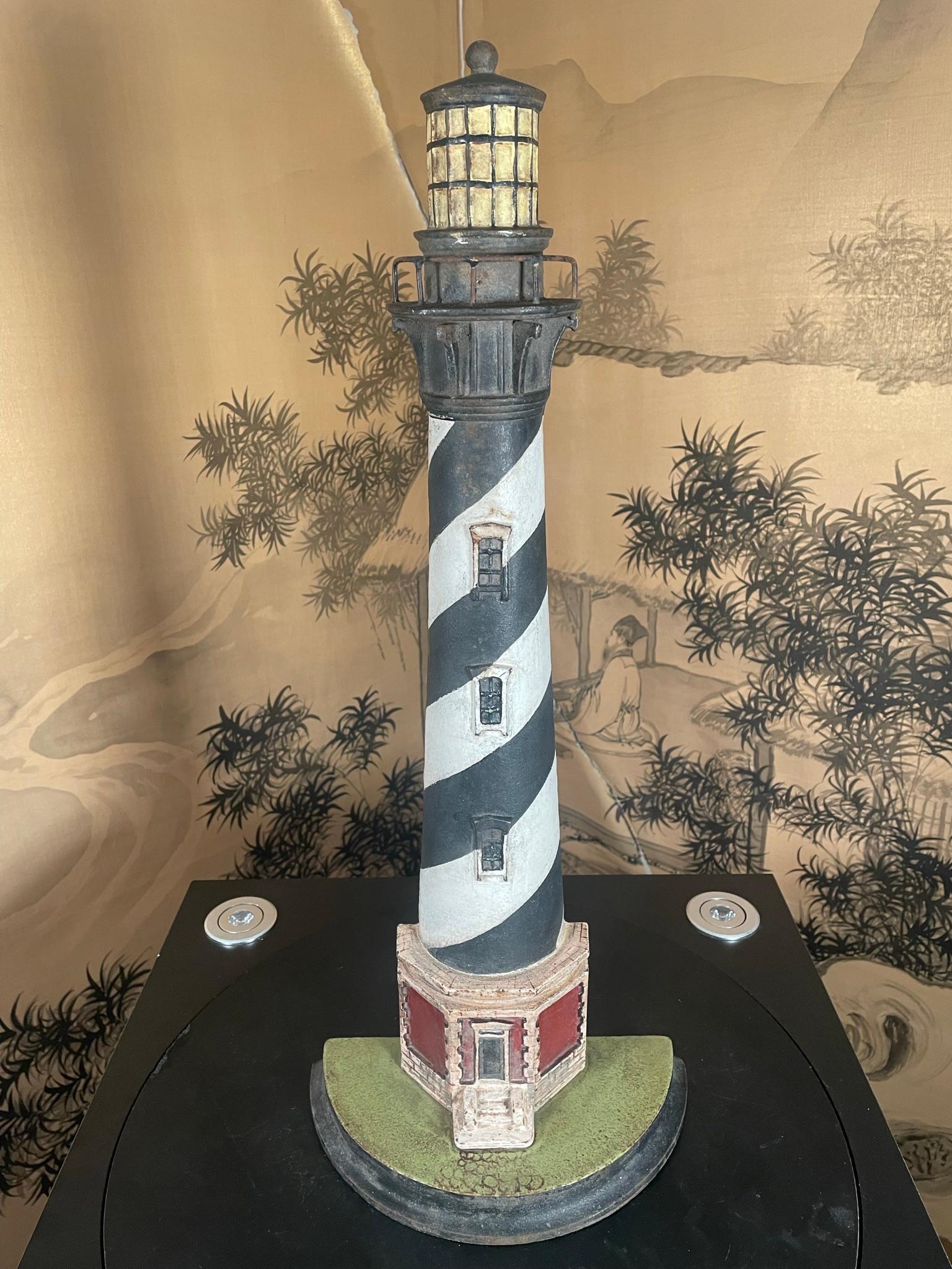 Seltene alte „Cape Hattaras“ Leuchtturm-Skulptur in lebhaften Originalfarben (Showa) im Angebot