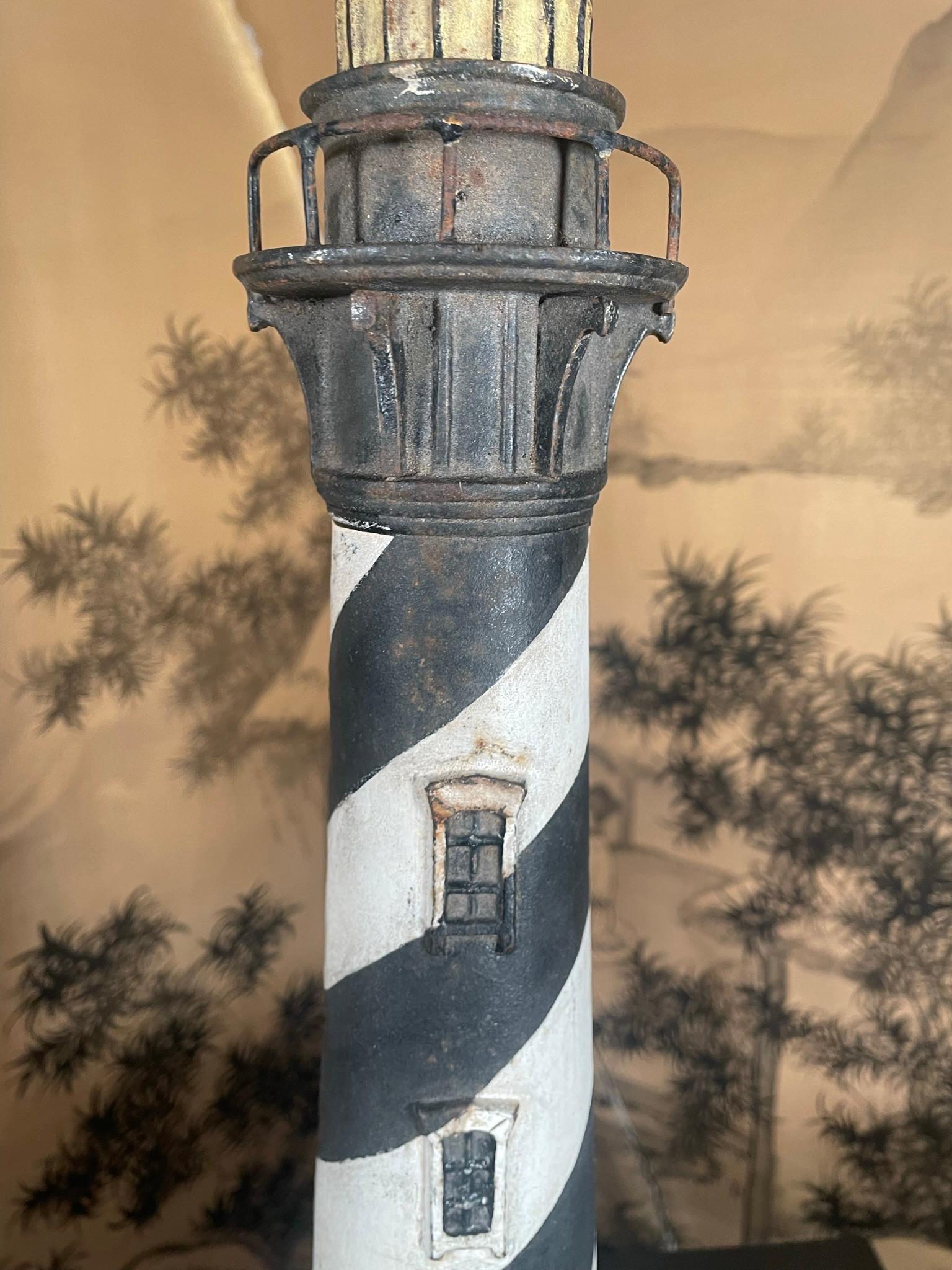 Seltene alte „Cape Hattaras“ Leuchtturm-Skulptur in lebhaften Originalfarben im Zustand „Gut“ im Angebot in South Burlington, VT