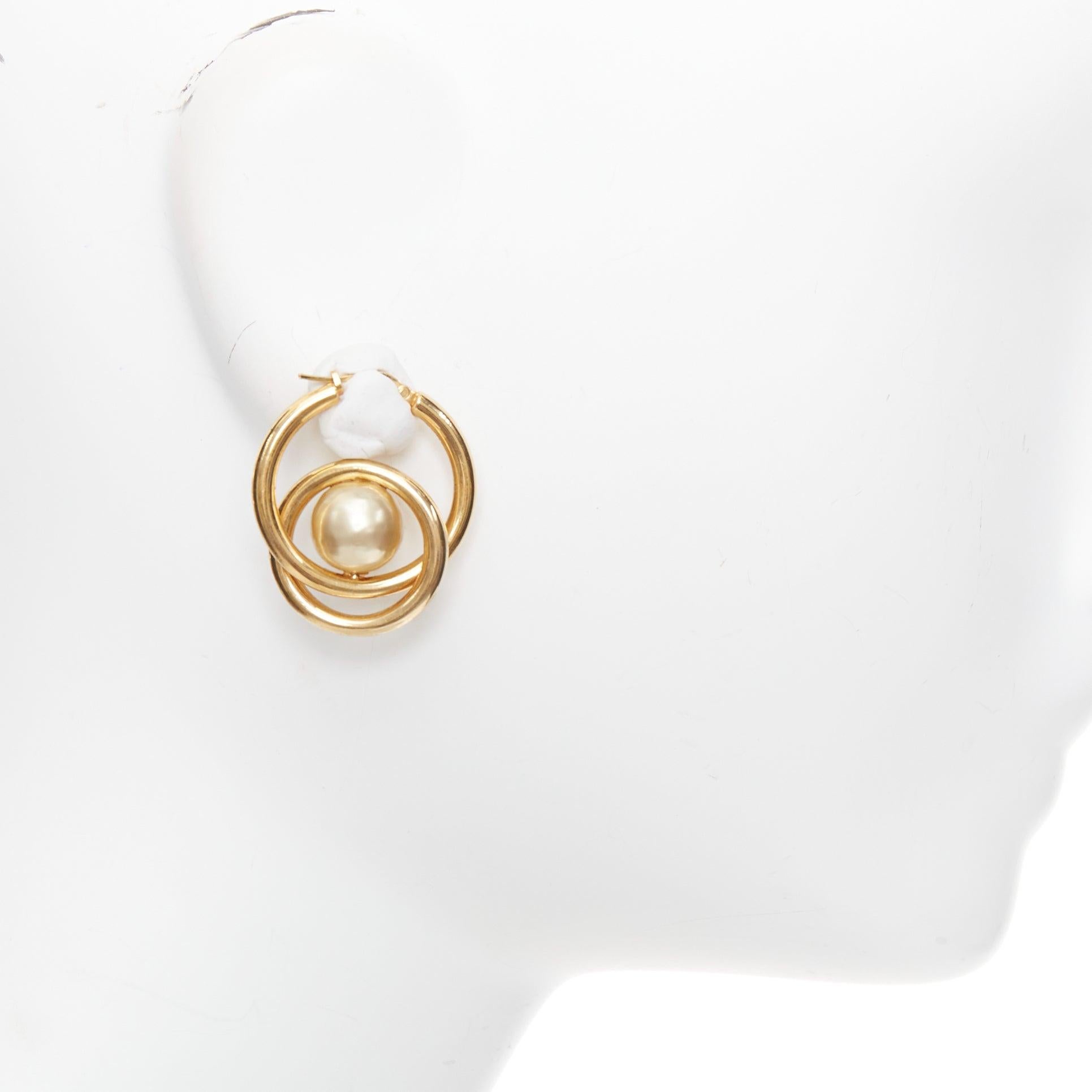 raro OLD Celine Phoebe Philo 2018 Spiral Double faux pearl hoop pin earring Pair In condizioni buone in vendita a Hong Kong, NT