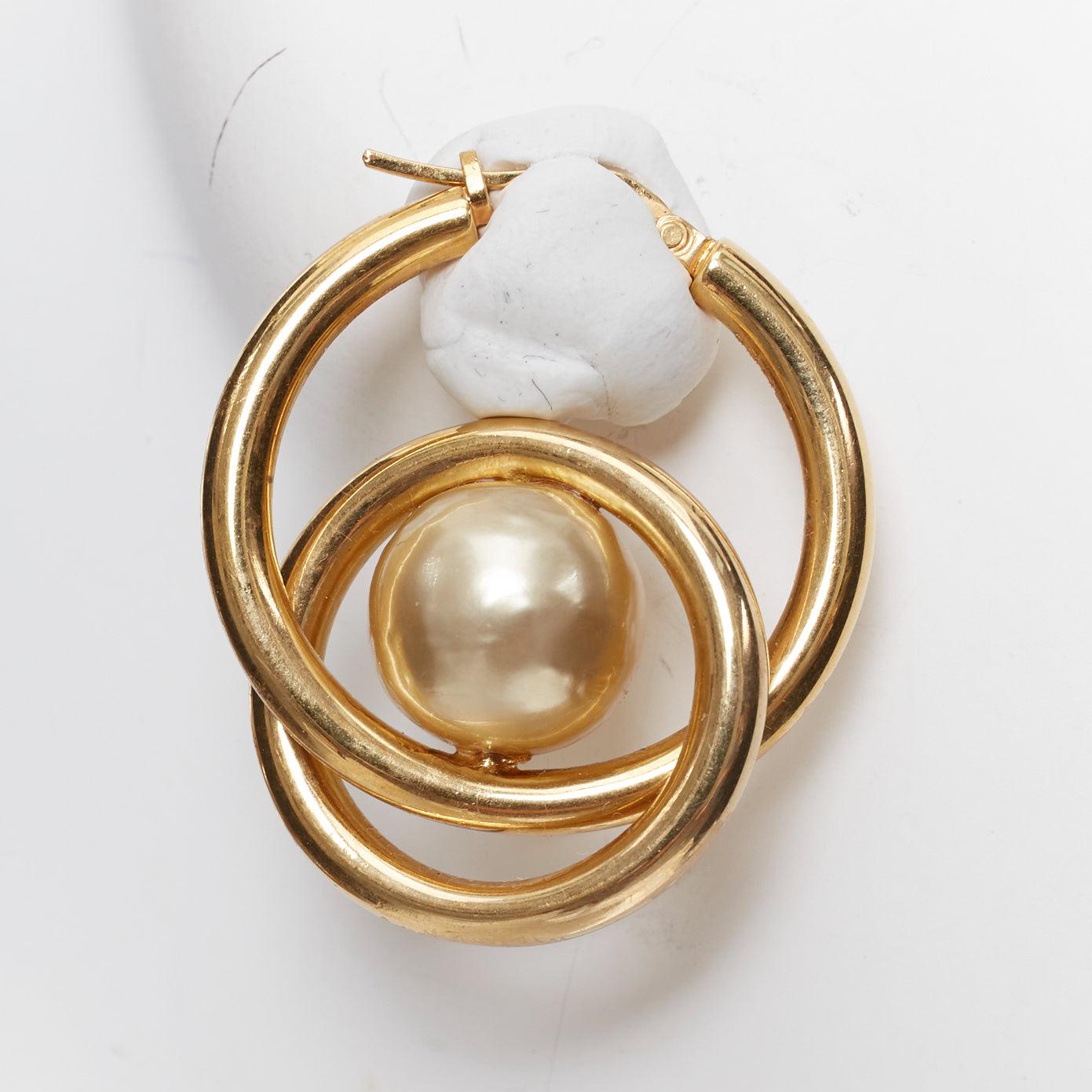 Donna raro OLD Celine Phoebe Philo 2018 Spiral Double faux pearl hoop pin earring Pair in vendita