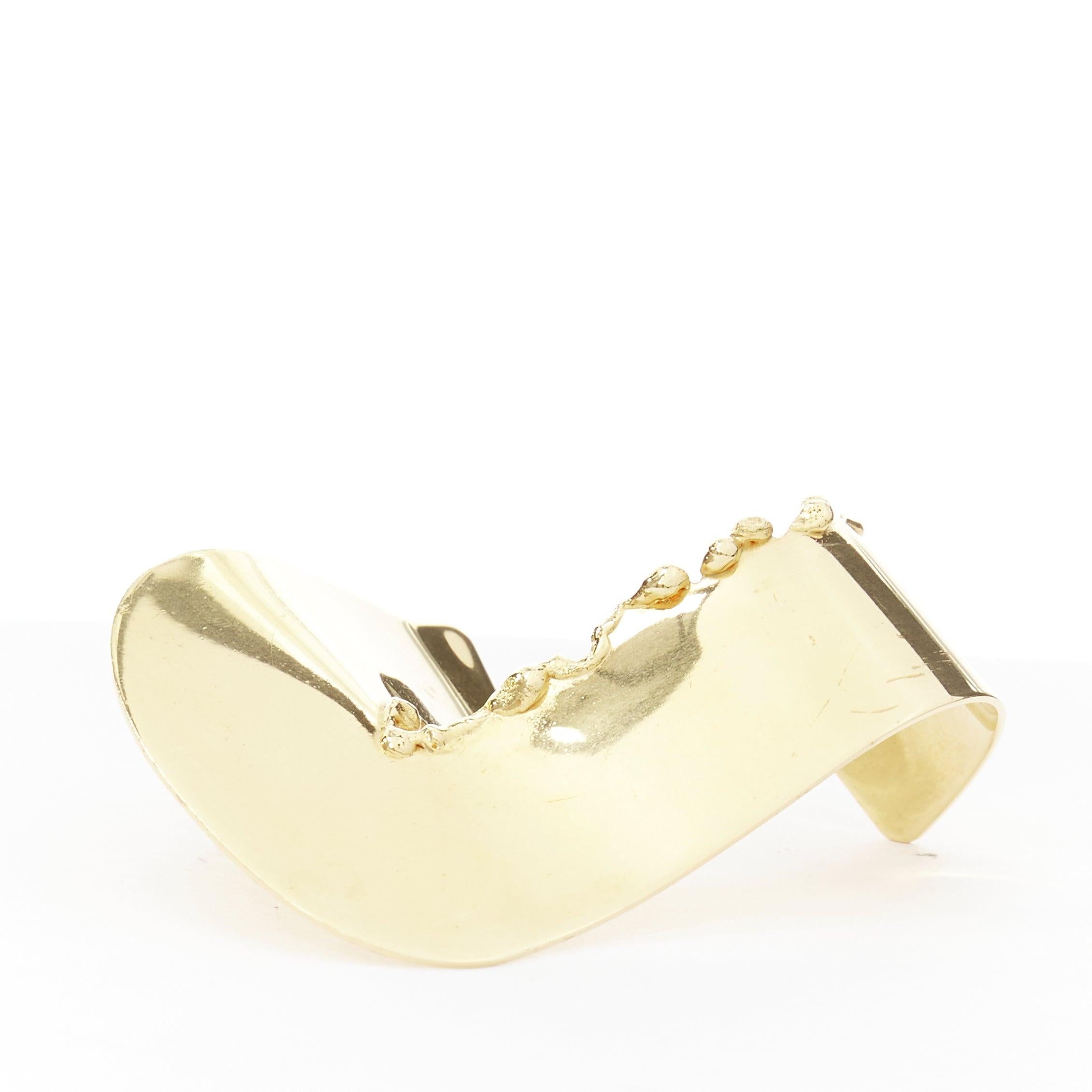 CÉLINE Phoebe Philo Runway rare manchette bangle en or dévoré « tear statement » S Pour femmes en vente