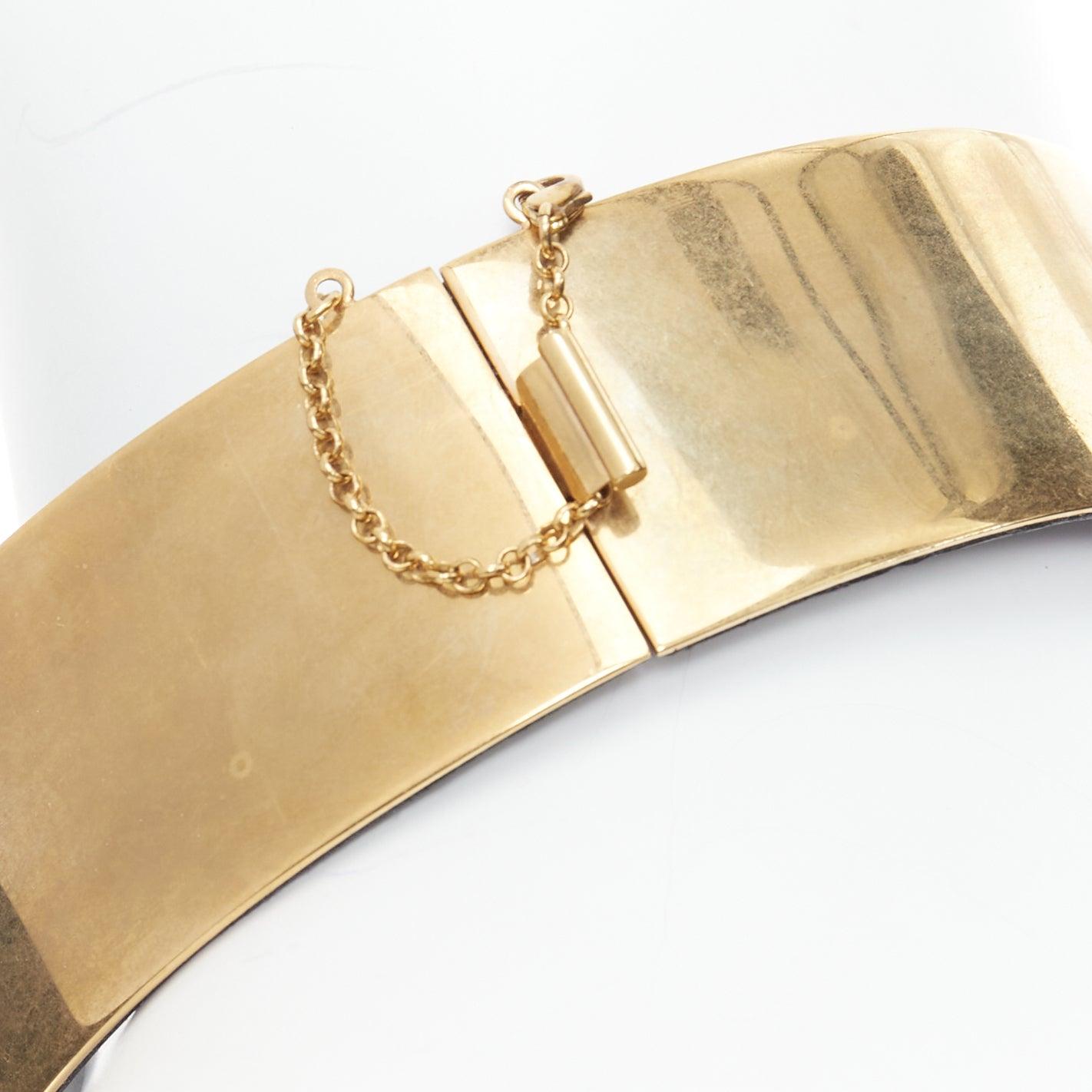 raro OLD Celine Phoebe Philo Runway collana girocollo minimal in metallo dorato
Riferimento: TGAS/E00734
Marchio: Celine
Designer: Phoebe Philo
Materiale: Metallo
Colore: Oro, Nero
Modello: Tinta unita
Chiusura: Chiusura a moschettone
Fodera: Pelle