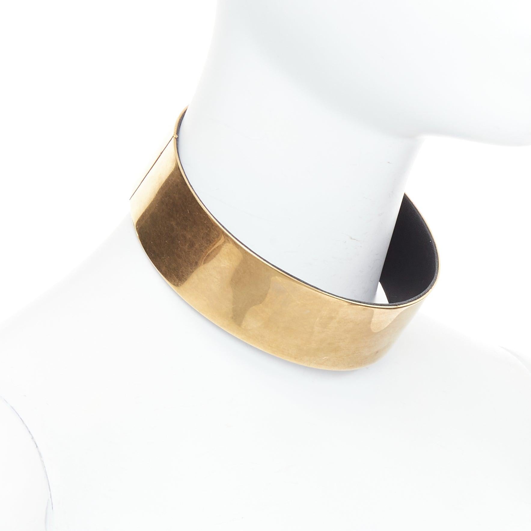 raro OLD Celine Phoebe Philo Runway collana girocollo minimal in metallo dorato In condizioni buone in vendita a Hong Kong, NT