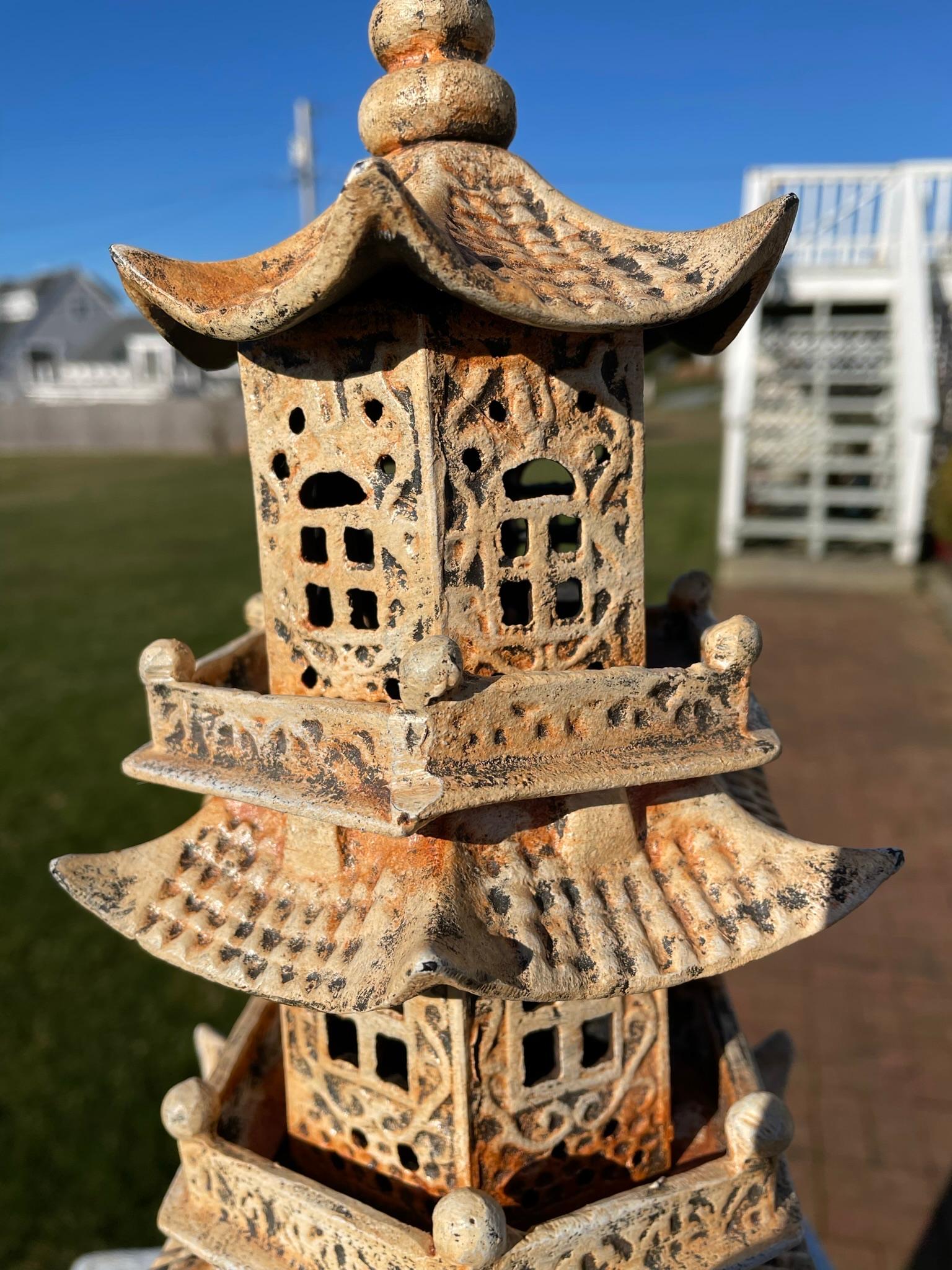 Seltene alte chinesische Uhrturm Gartenbeleuchtung Laterne im Angebot 5