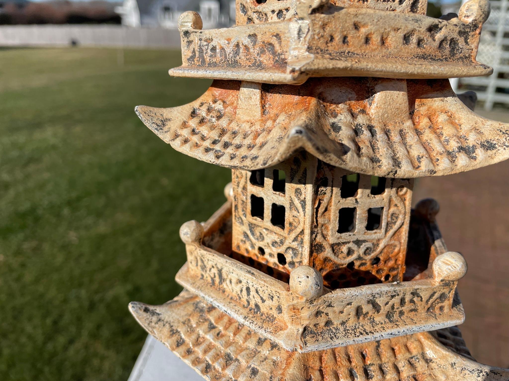 Seltene alte chinesische Uhrturm Gartenbeleuchtung Laterne im Angebot 6