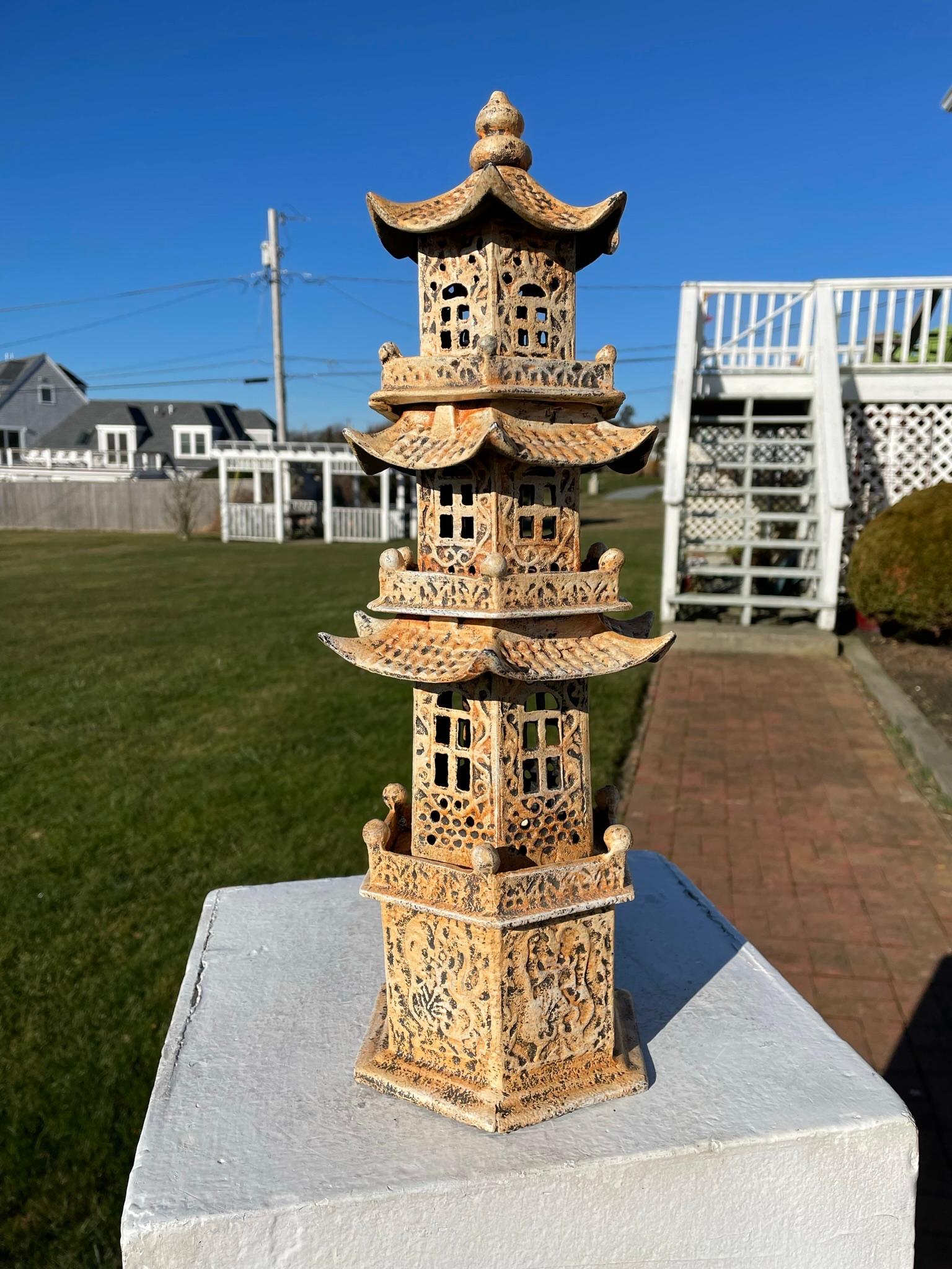 Lanterne de jardin de tour de guet chinoise ancienne et rare en vente 9