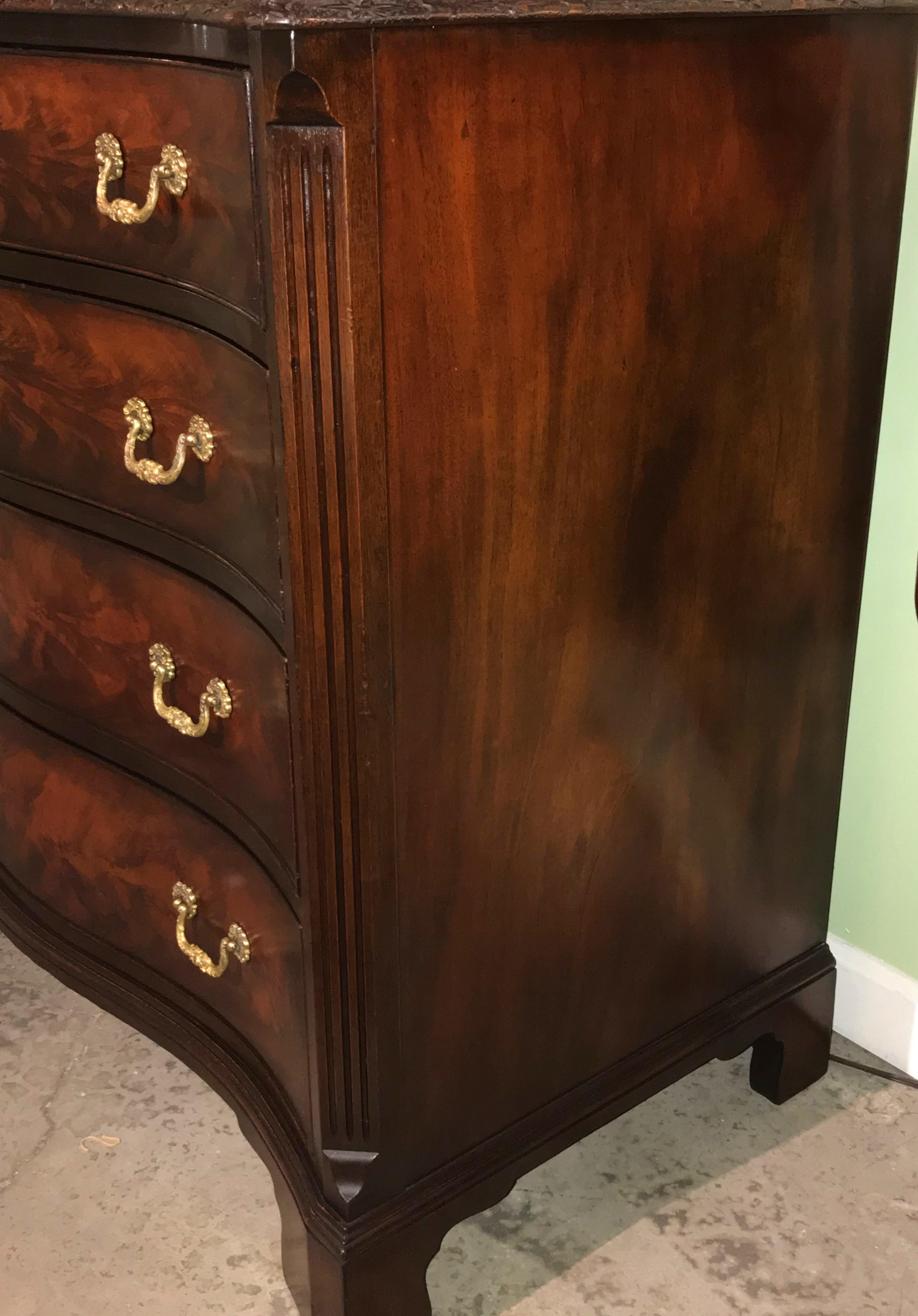 Chippendale Rare Old Colony Mahogany Serpentine Chest of Drawers, circa 1940s