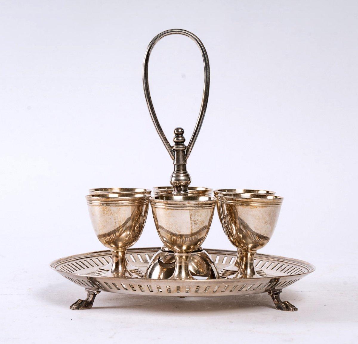Sublime and rare antique egg display, Napoleon III, in silver metal, from the prestigious Maison Christofle, round in shape and resting on 3 claw feet, fitted with a plug.
In perfect condition and carefully preserved.
It has 6 egg cups on