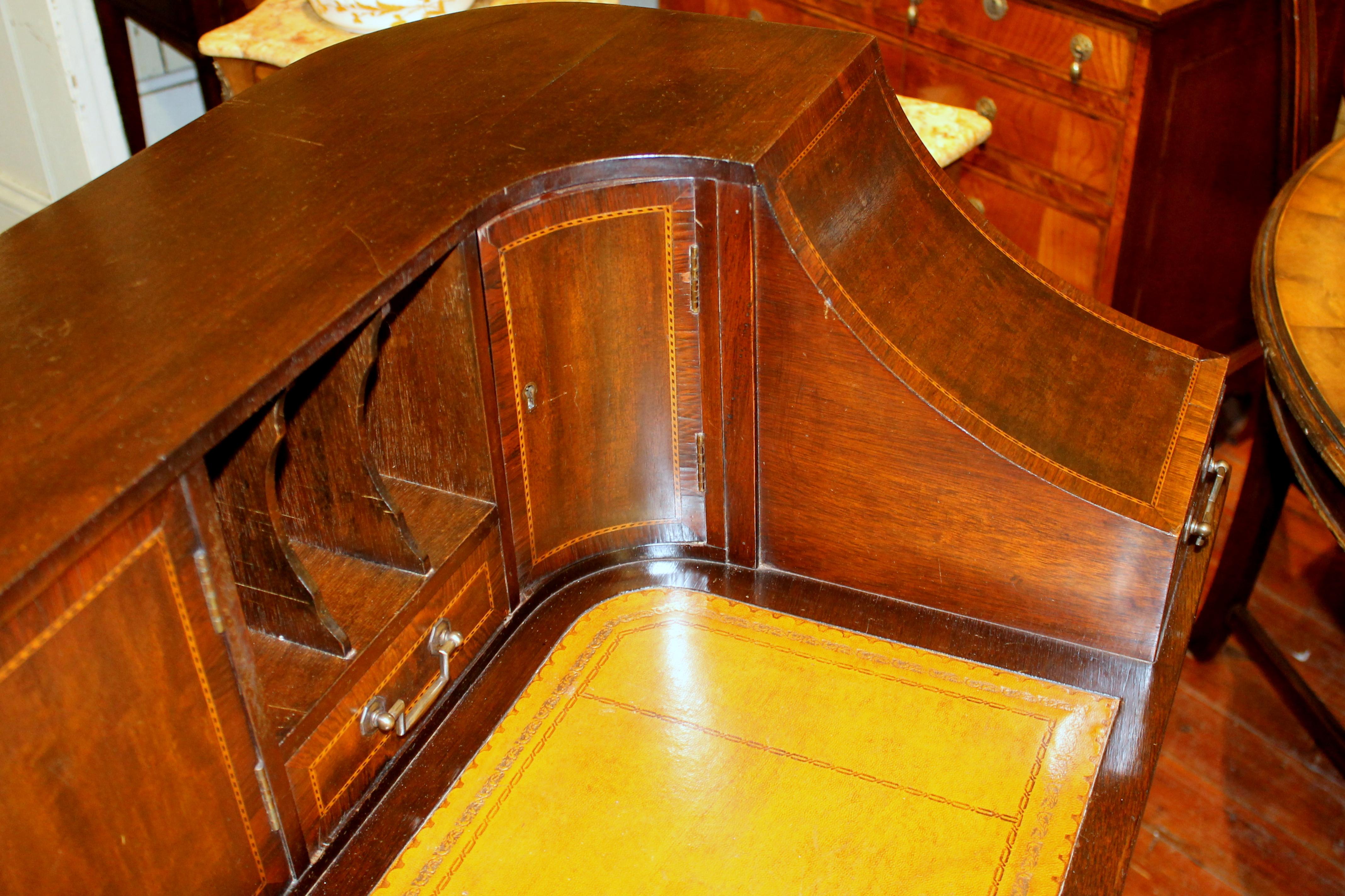 Rare Old English Inlaid Mahogany Leather Top Carlton House Style Desk In Good Condition In Charleston, SC