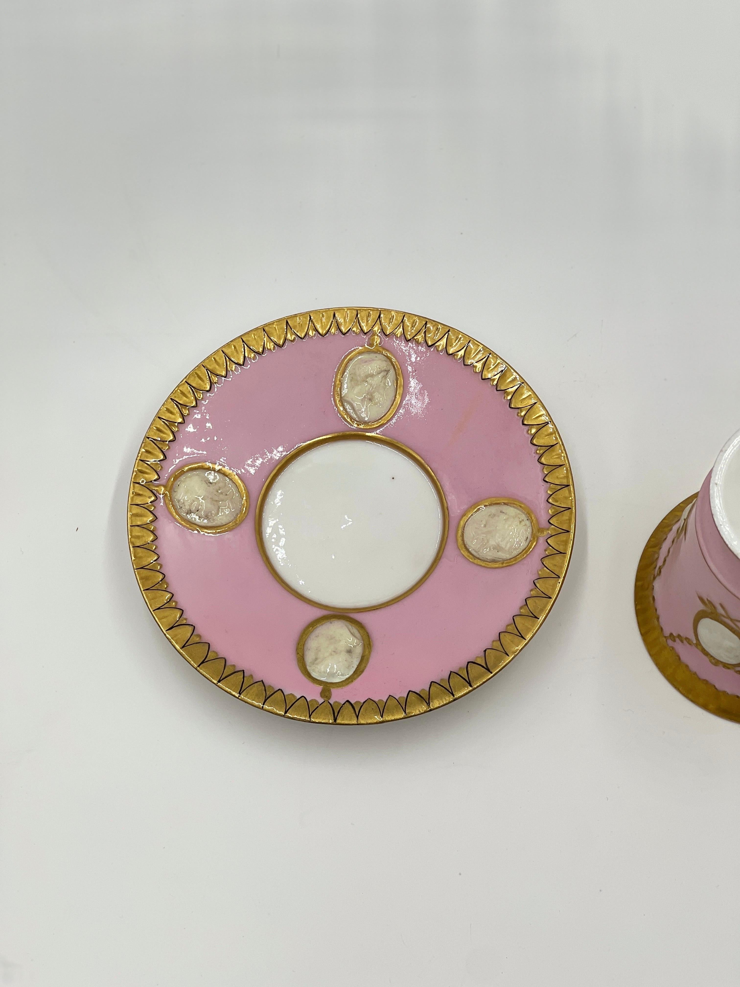 Seltene klassische Teekanne und Untertasse im alten Pariser Empire-Stil mit Biskuit Gesichtern und Widderkopf im Angebot 4