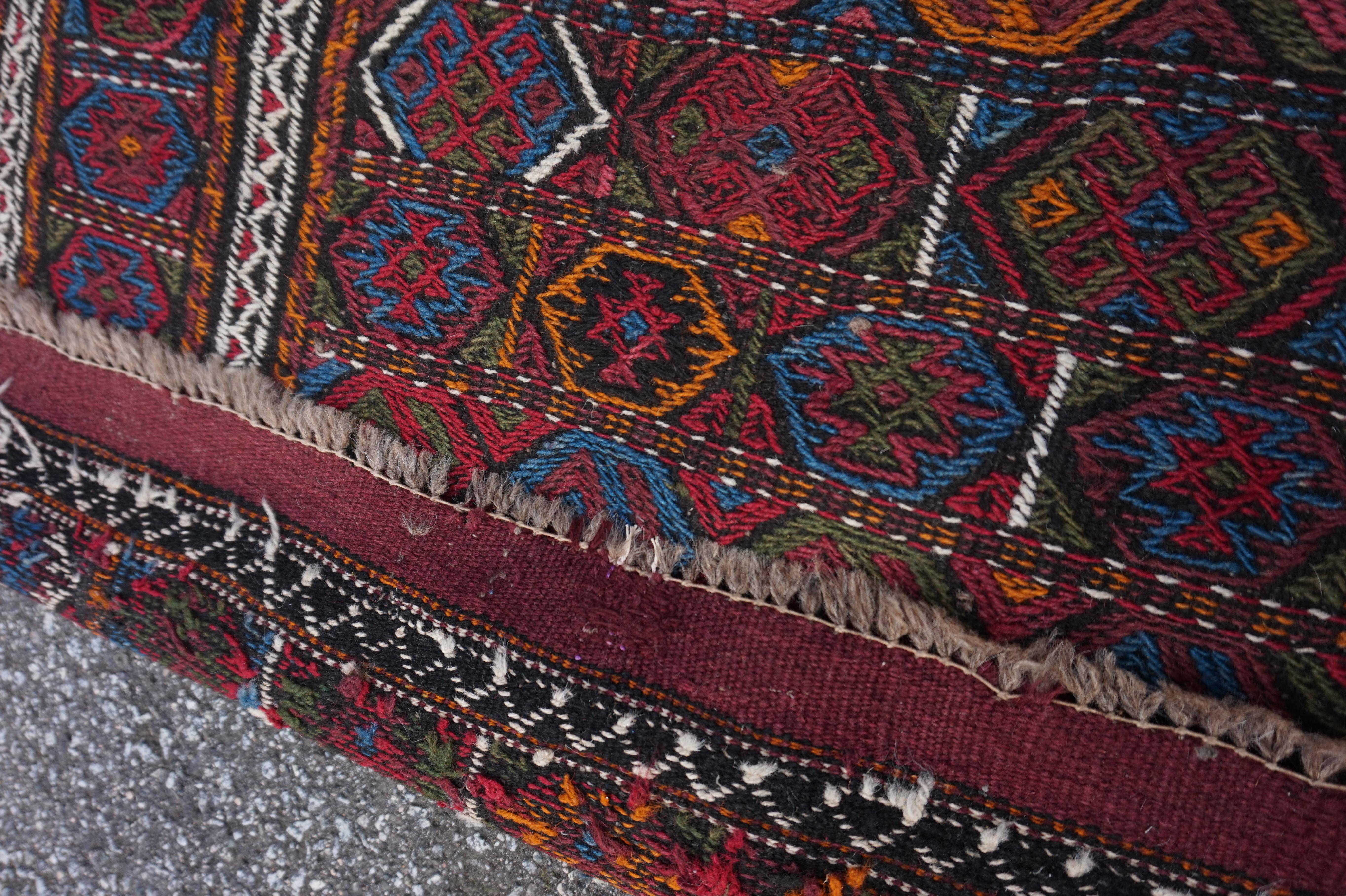 Seltener handgeknüpfter zentralasiatischer Nomadenstamm Flachgewebe-Kilim aus altem Bestand im Angebot 1