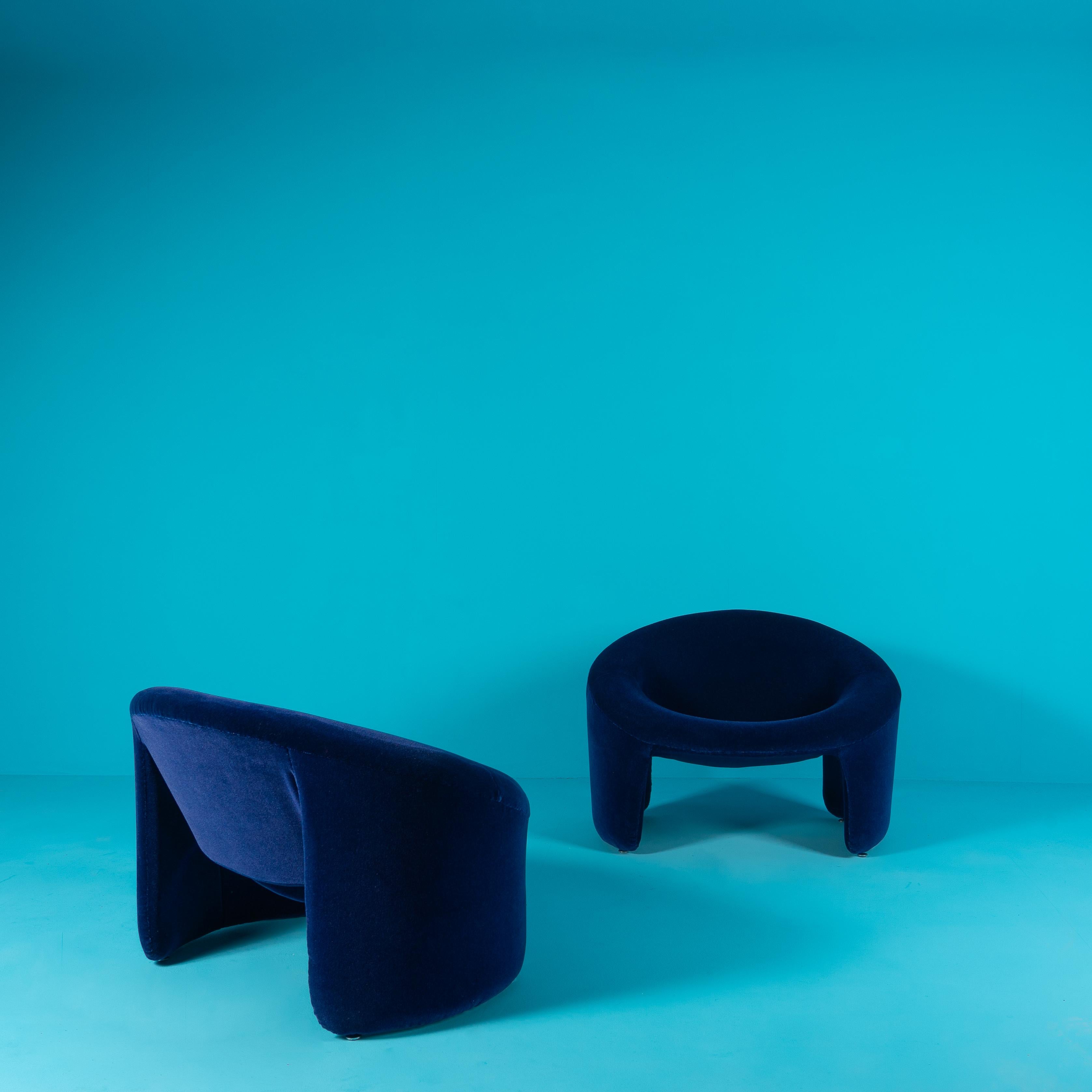 Space Age Rare Olivier Mourgue Montreal armchairs dark blue velvet For Sale