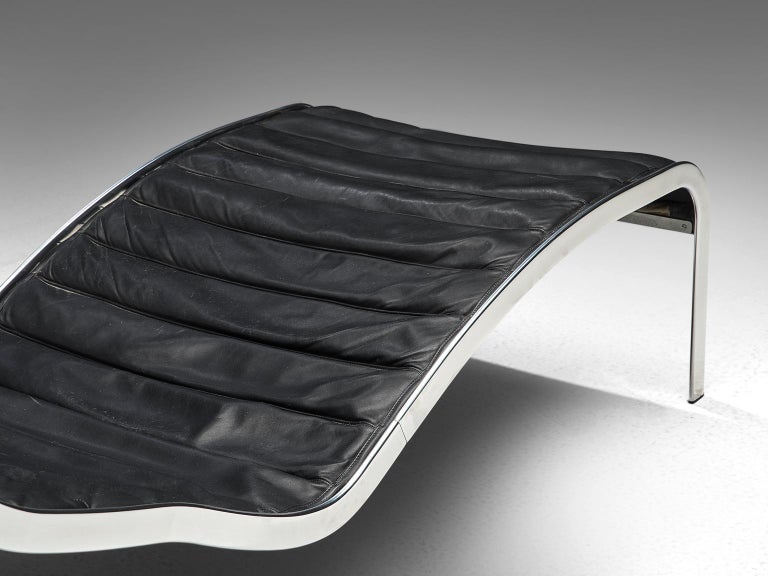 Rare Olivier Mourgue 'Whist' Chaise Longue in Black Leather In Good Condition For Sale In Waalwijk, NL