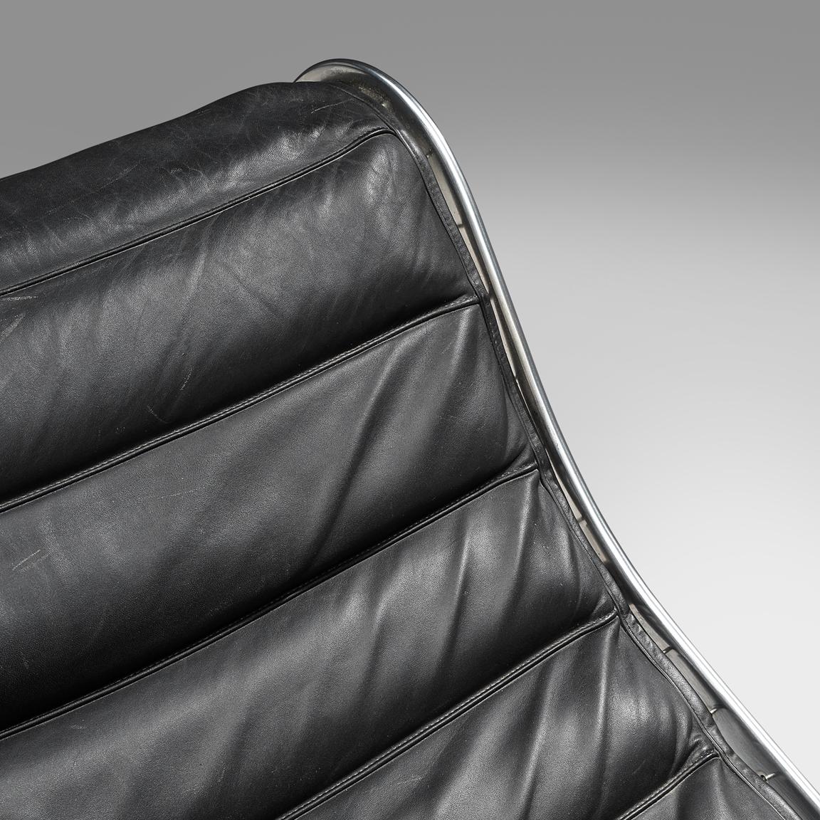 Rare Olivier Mourgue 'Whist' Chaise Longue in Black Leather In Good Condition In Waalwijk, NL