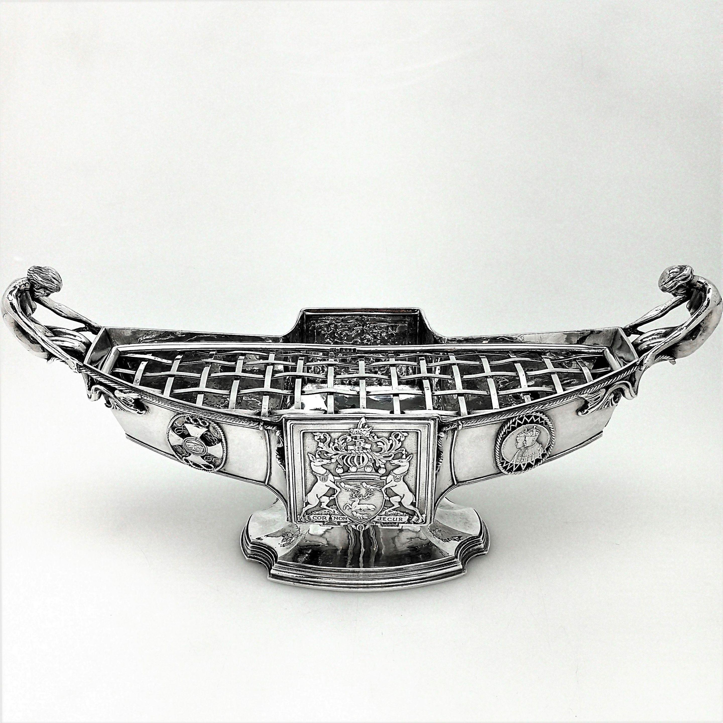 Arts and Crafts Rare Omar Ramsden Sterling Silver Arts & Crafts Centrepiece / Rose Bowl 1934