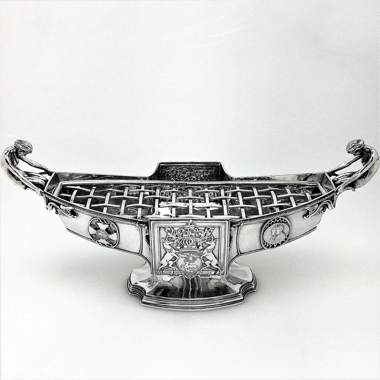 Arts and Crafts Rare Omar Ramsden Sterling Silver Arts & Crafts Centrepiece / Rose Bowl 1934 For Sale