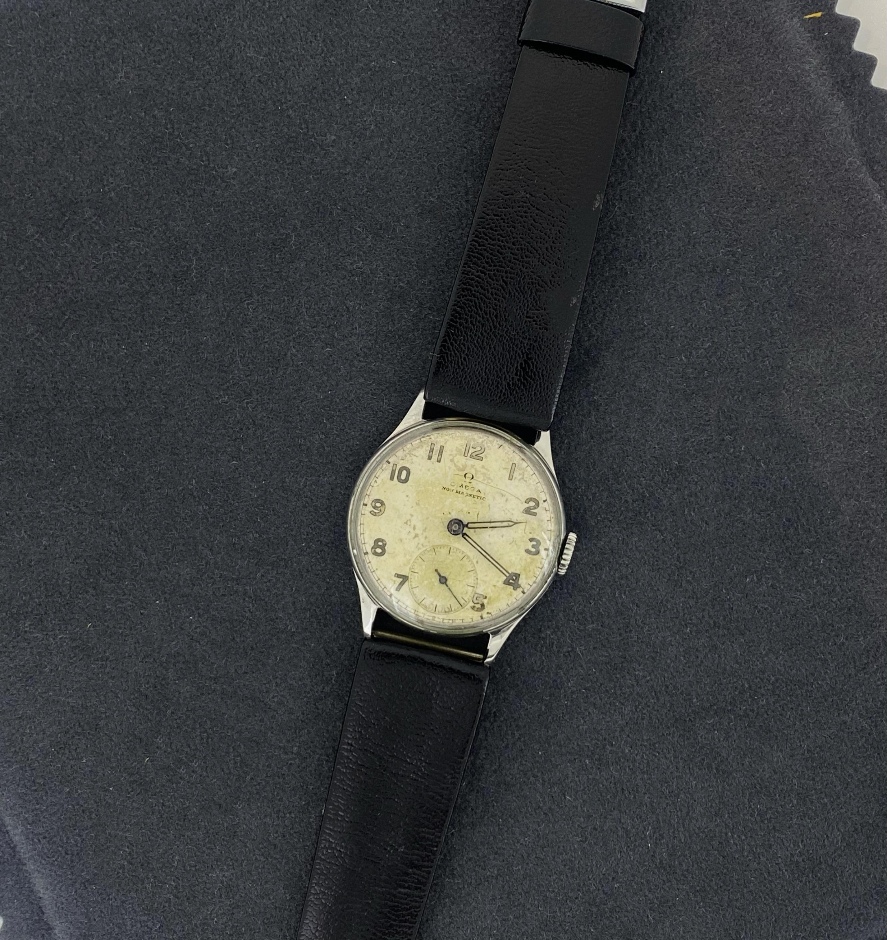 Rétro Raro Omega ref 2394 Vintage c1944 15-jewel Manual Mid-Size 31mm Mens' Watch in vendita