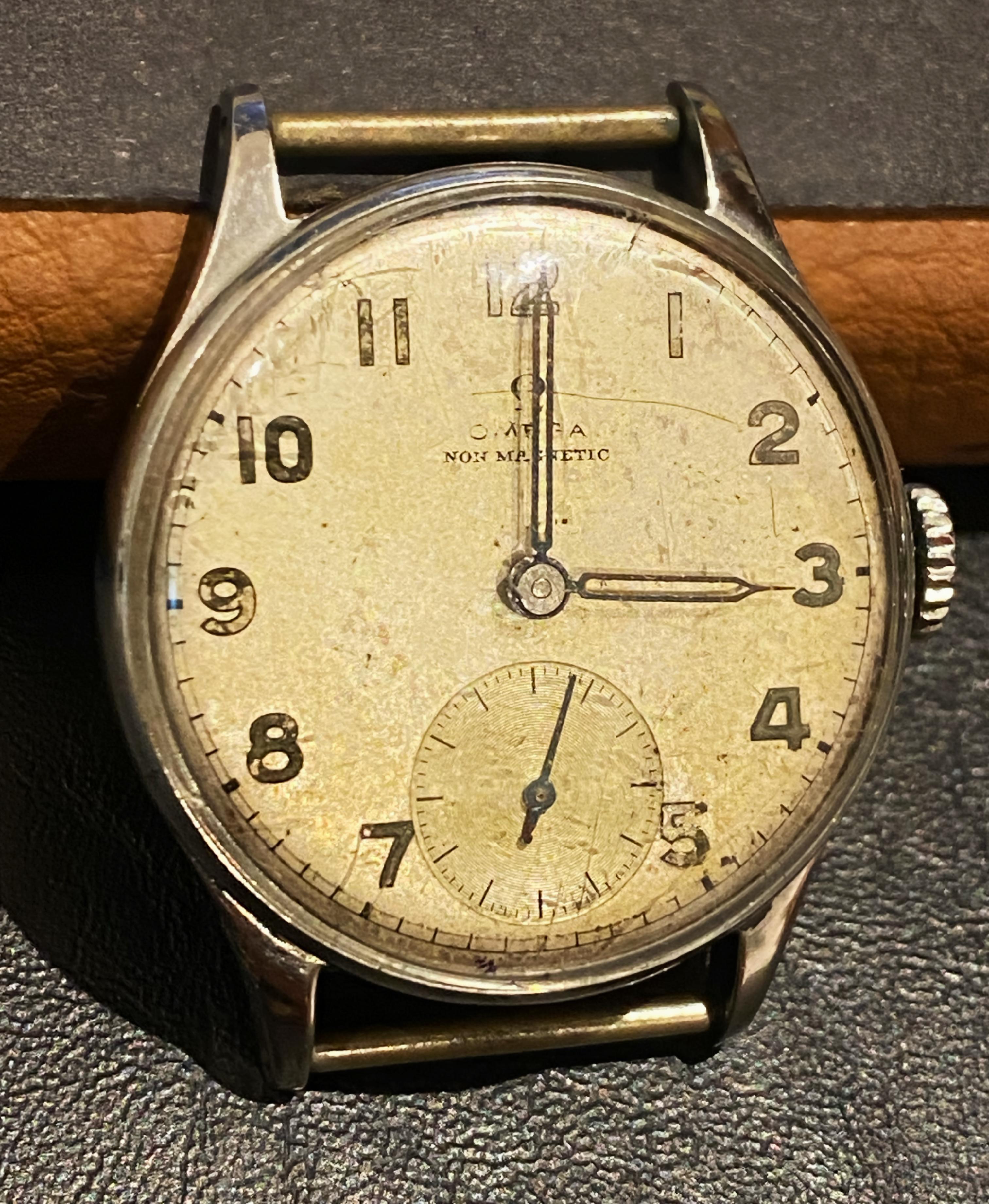 Raro Omega ref 2394 Vintage c1944 15-jewel Manual Mid-Size 31mm Mens' Watch In condizioni ottime in vendita a MELBOURNE, AU