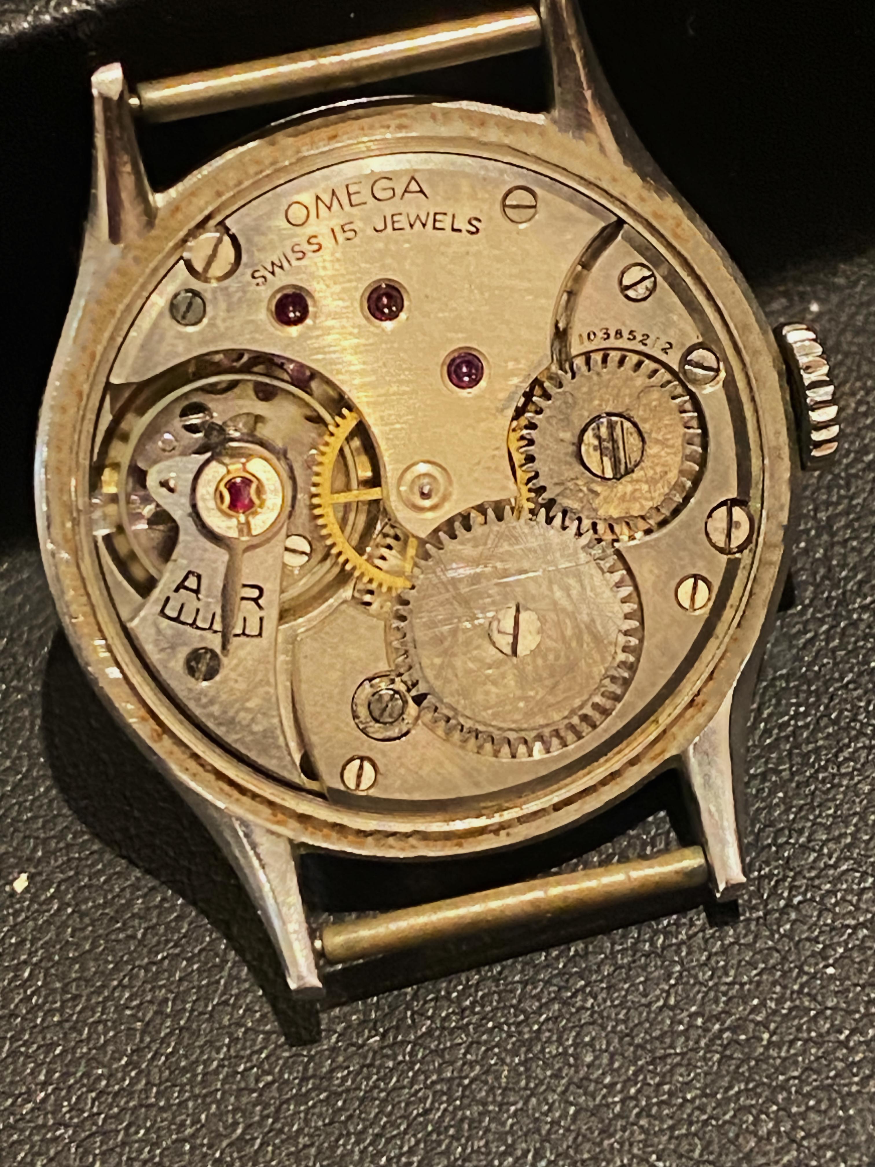 Uomo Raro Omega ref 2394 Vintage c1944 15-jewel Manual Mid-Size 31mm Mens' Watch in vendita