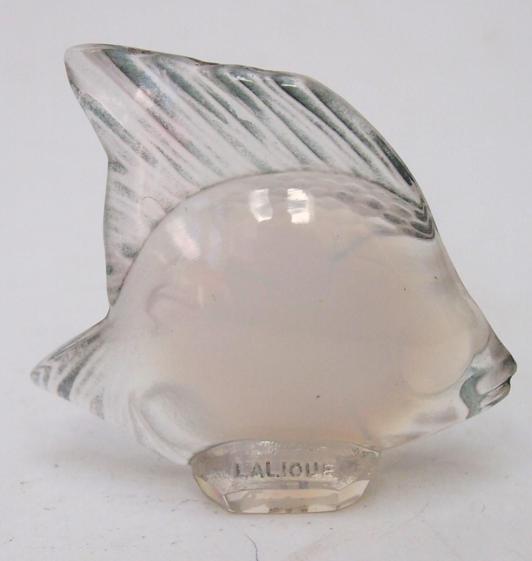 Art Glass Rare Opal Rene Lalique Poisson Cachet Original from Early 1920s