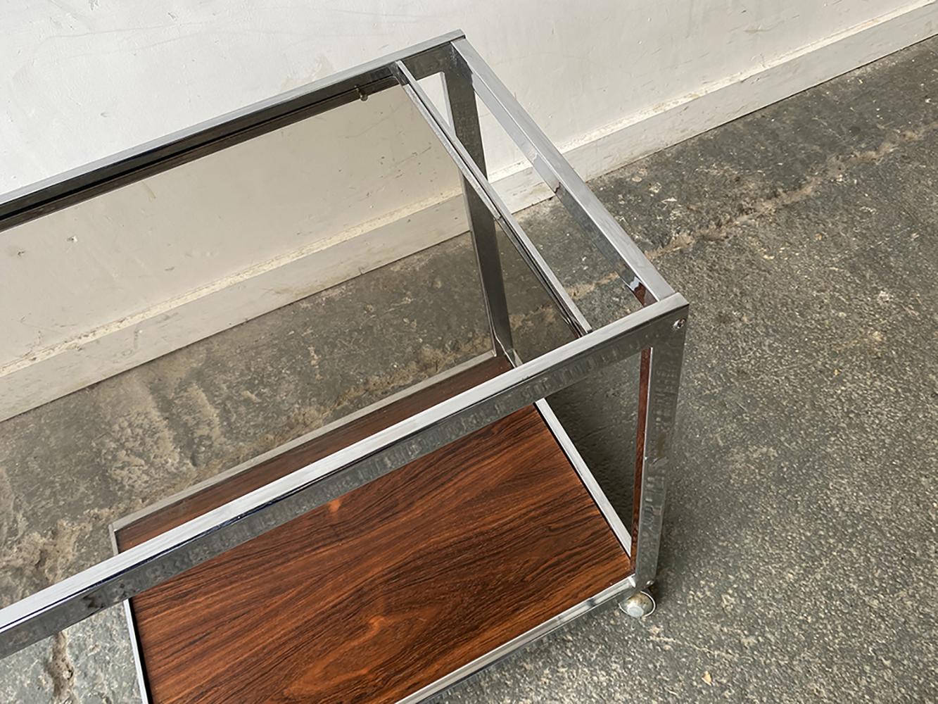Smoked Glass Rare open ended drinks trolley / bar cart by Howard Miller for MDA For Sale