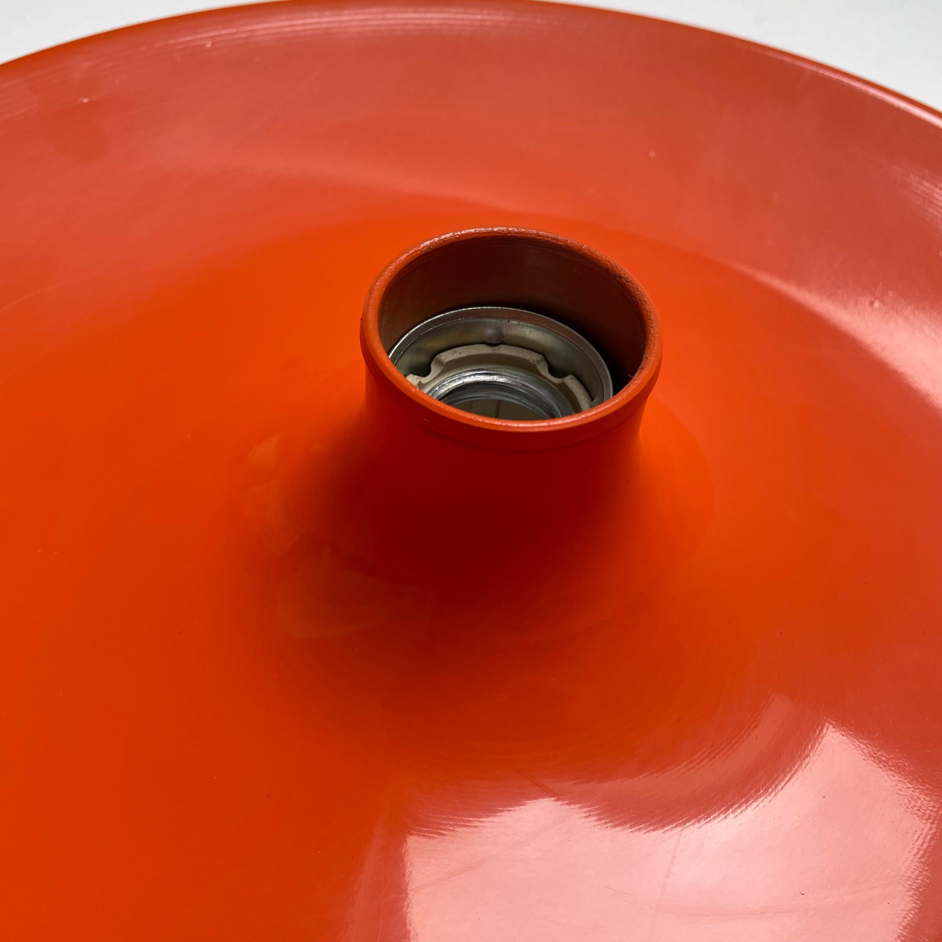Seltene orangefarbene 34cm Scheiben-Wandleuchte im Charlotte Perriand-Stil von Staff, Deutschland 1970 4