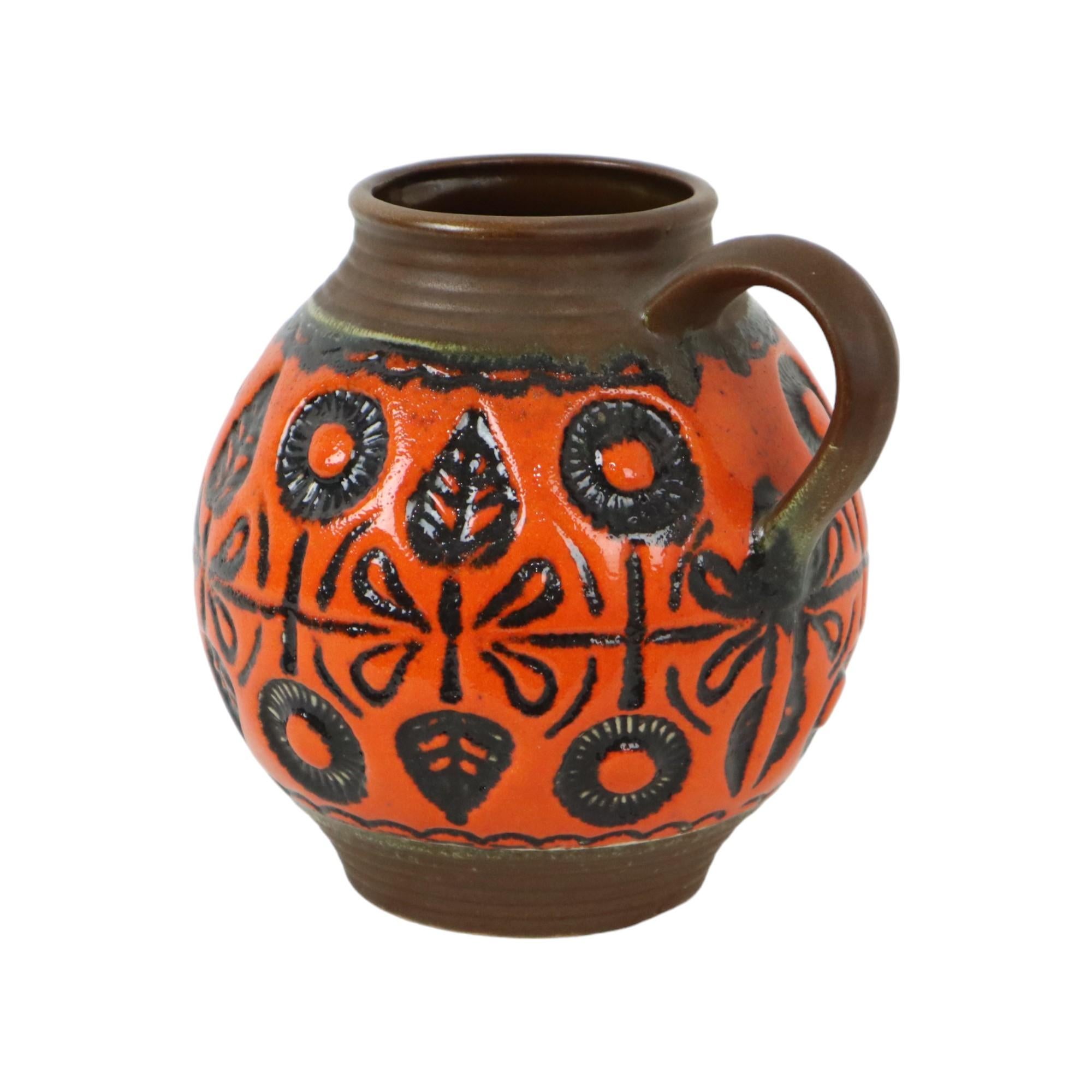 Raro vaso a sfera arancione della Germania occidentale in ceramica Wekara 1850-18 In condizioni buone in vendita a Poperinge, BE