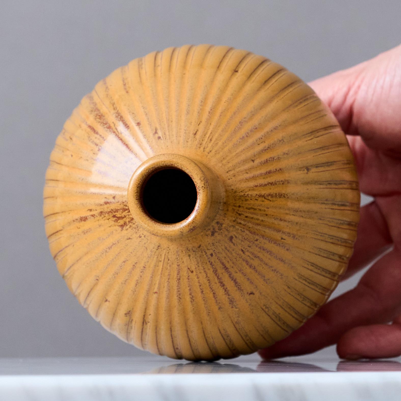Vernissé Rare vase en céramique orange d'Arthur Percy pour Upsala Ekeby, Suède, 1941-1948. en vente