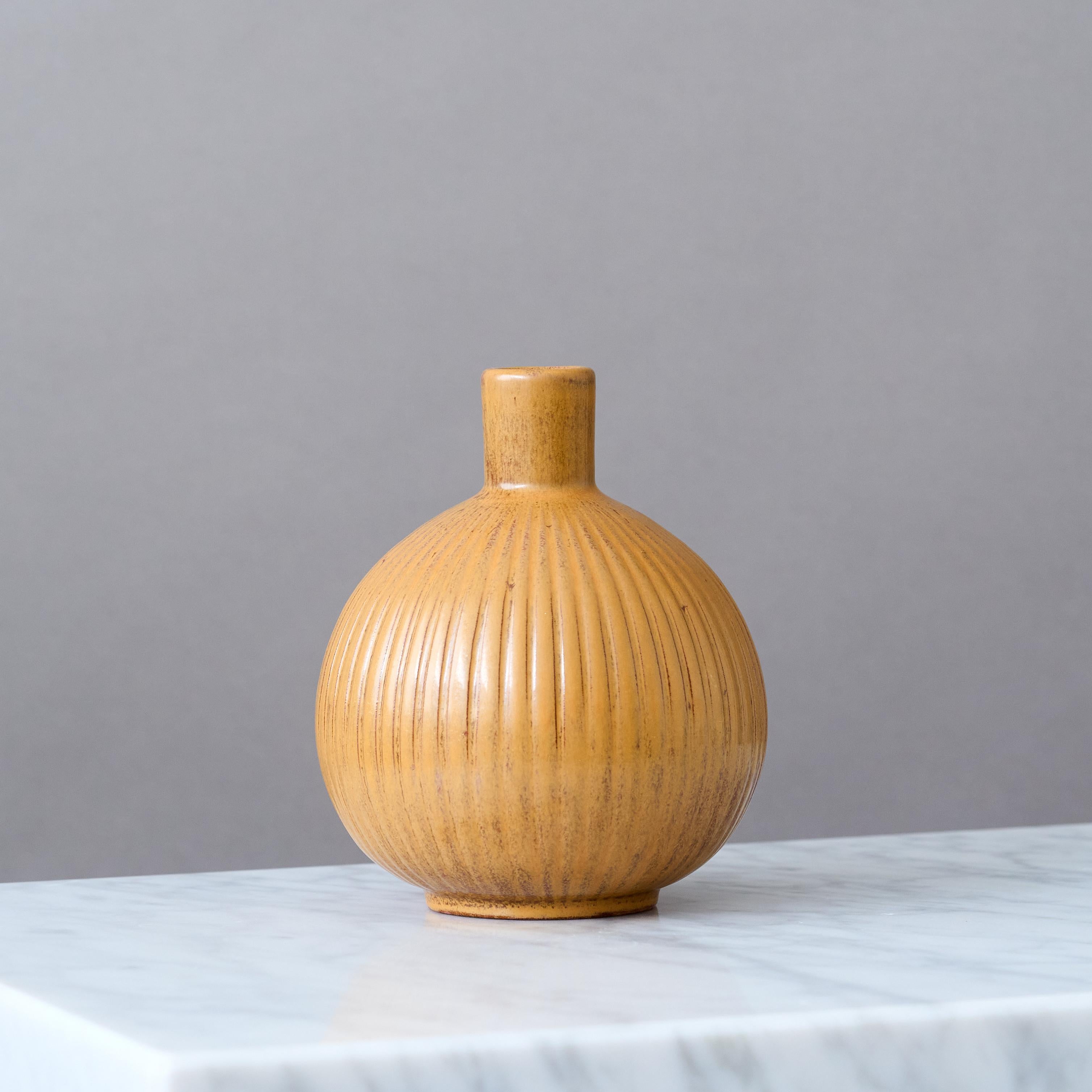 Rare vase en céramique orange d'Arthur Percy pour Upsala Ekeby, Suède, 1941-1948. Bon état - En vente à Malmö, SE