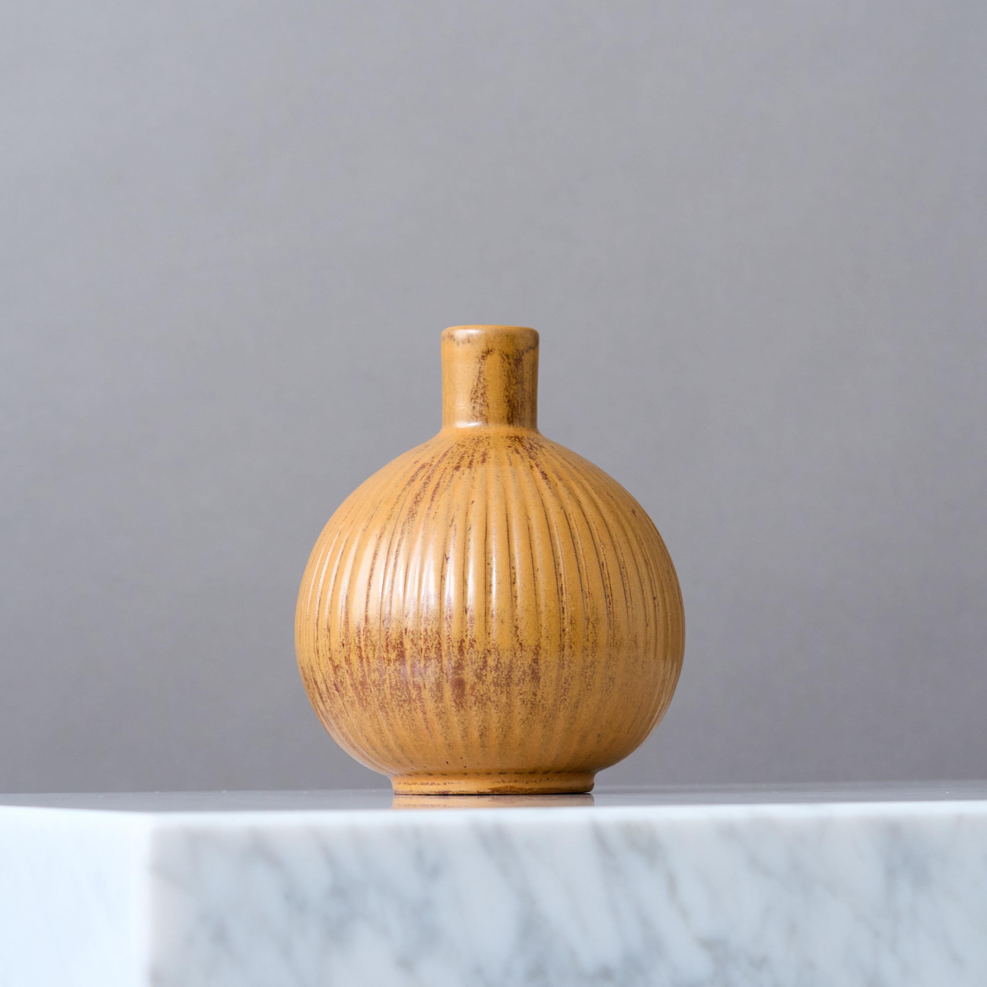 20ième siècle Rare vase en céramique orange d'Arthur Percy pour Upsala Ekeby, Suède, 1941-1948. en vente