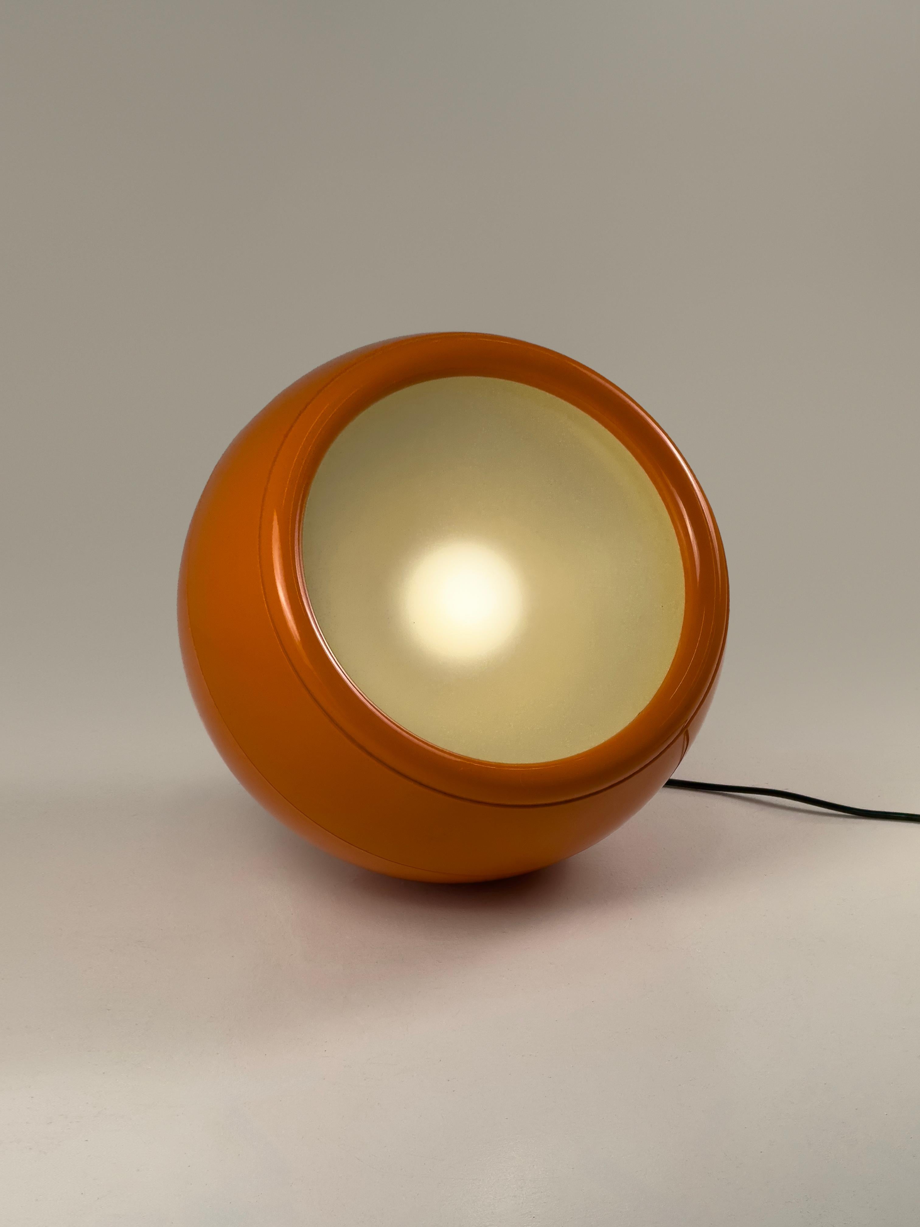 italien Rare lampadaire Orange Pallade (1ère édition 1968) du Studio Tetrarch pour Artemide en vente