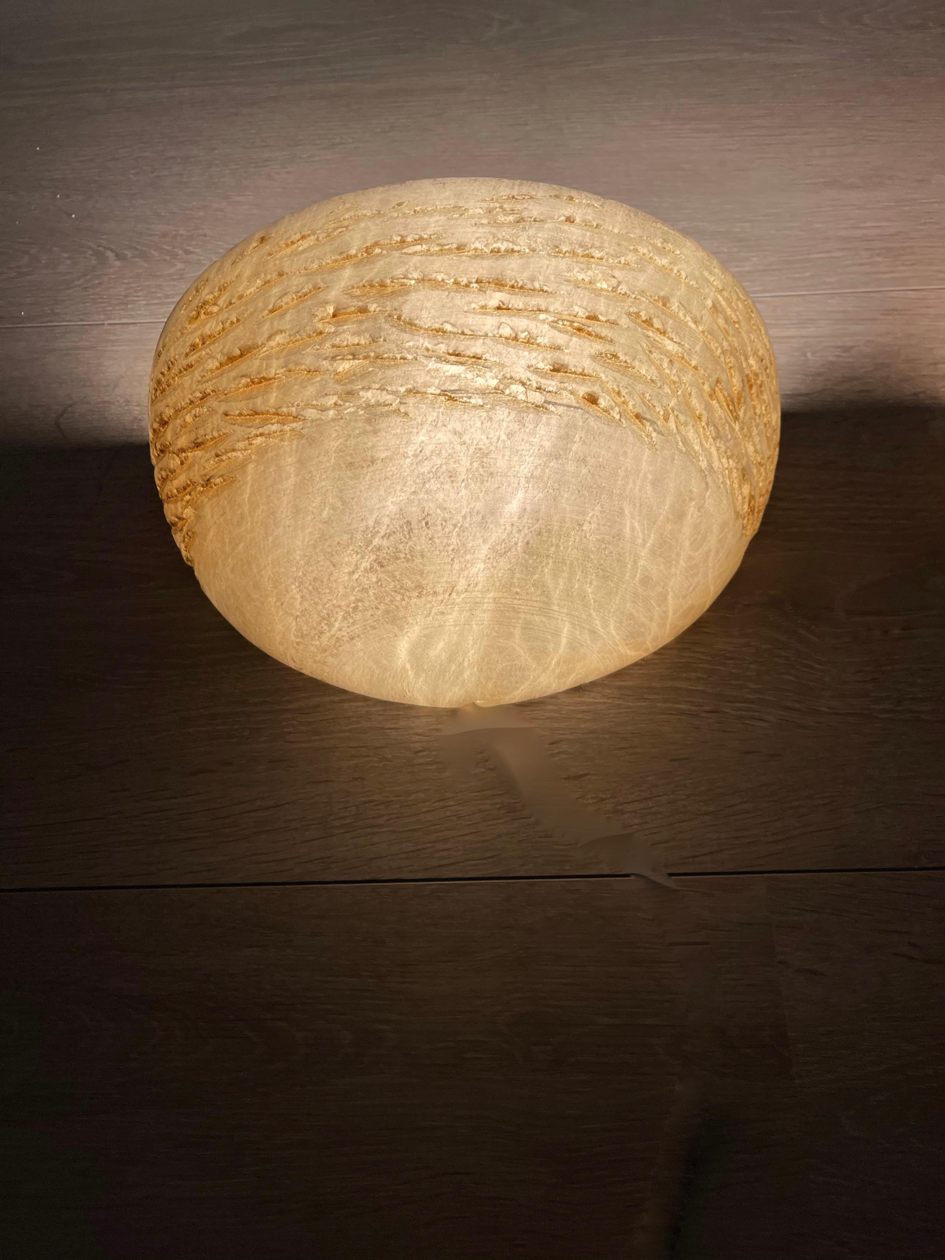 Rara coppia di lampade da parete in alabastro dal design organico del Medioevo Moderno in vendita 8