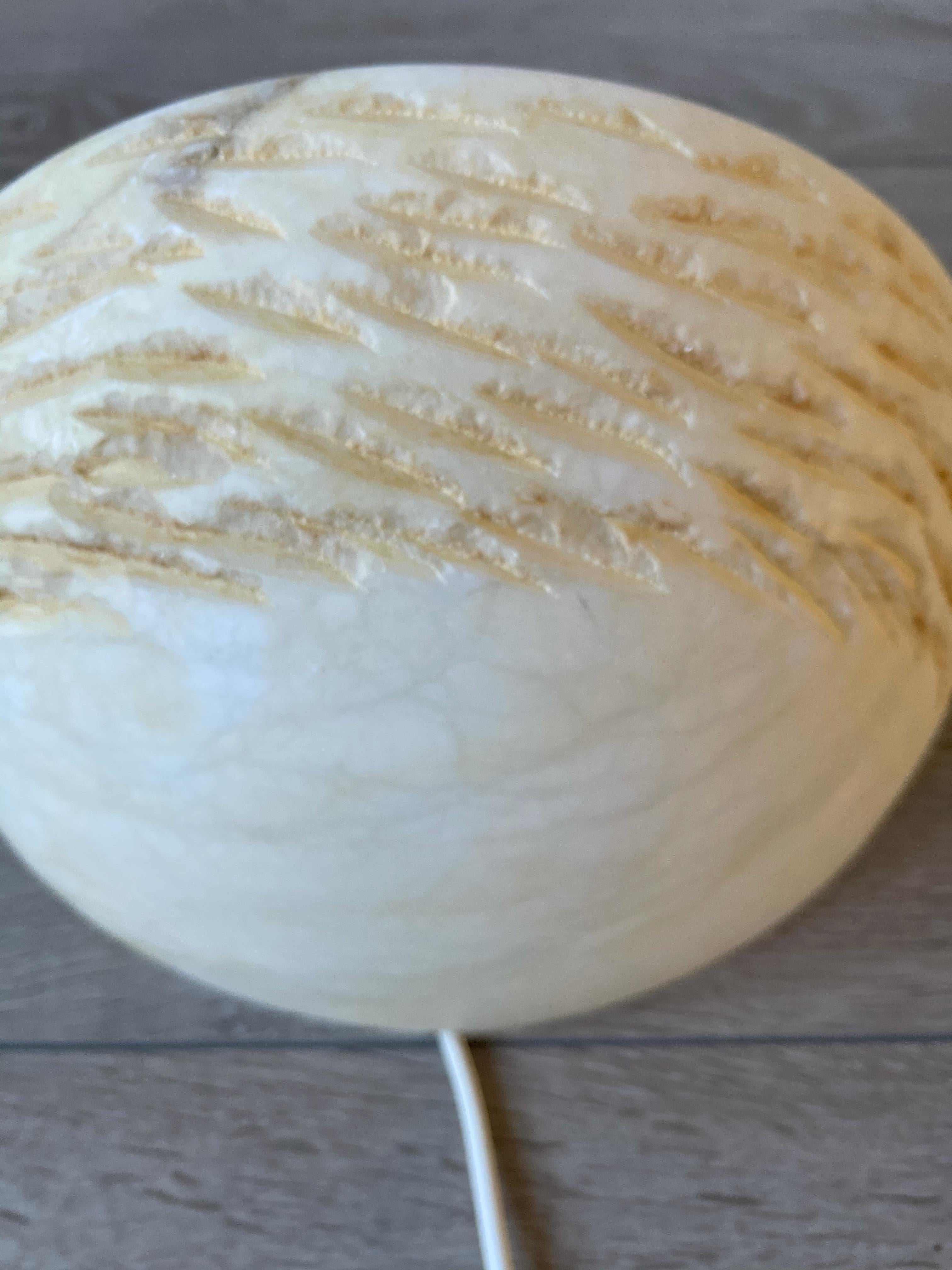 Rara coppia di lampade da parete in alabastro dal design organico del Medioevo Moderno in vendita 10