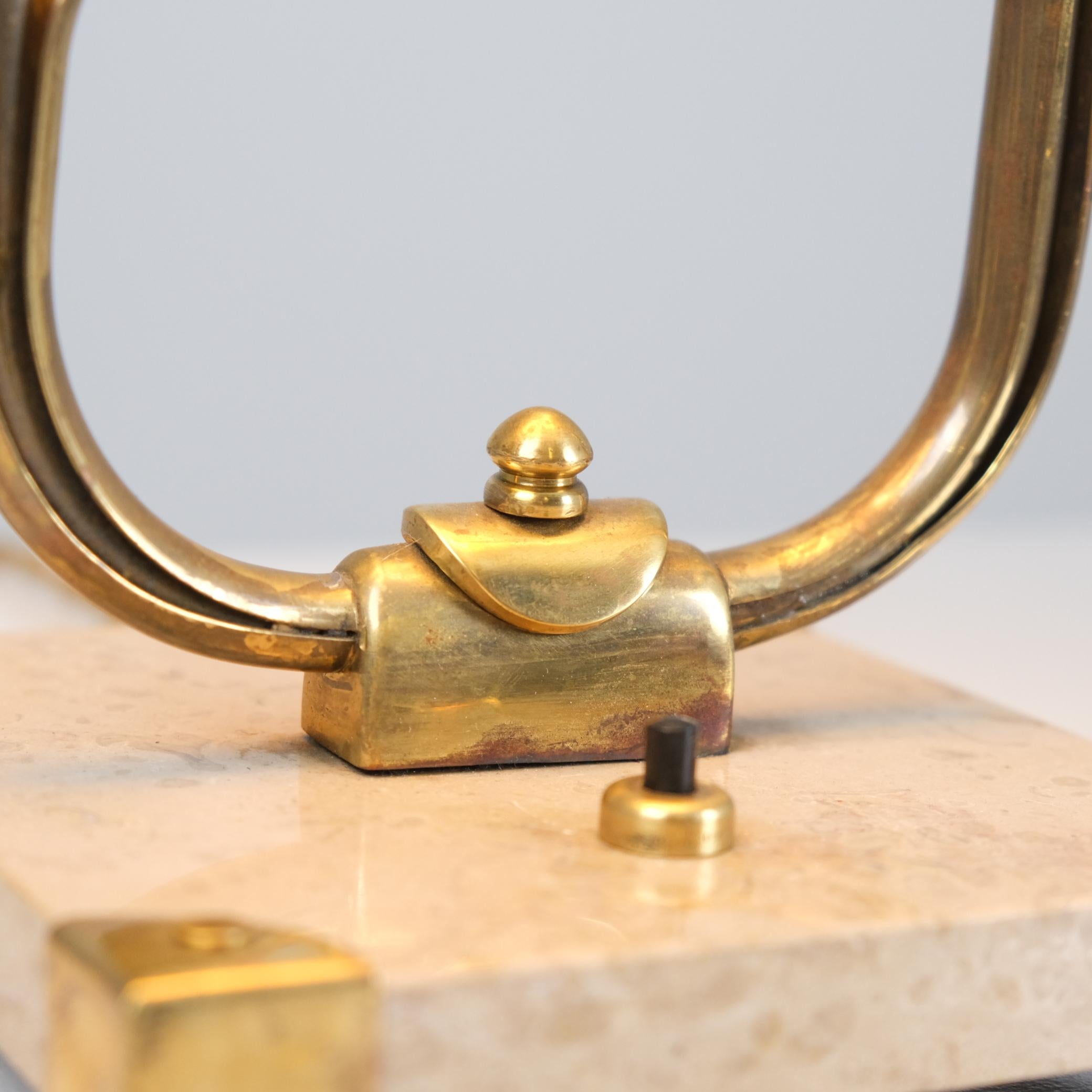 Seltene organische Tischleuchte Model No. 2430/2 aus Messing und Marmor, Valinte Finnland 1950er Jahre im Zustand „Gut“ im Angebot in Helsinki, FI