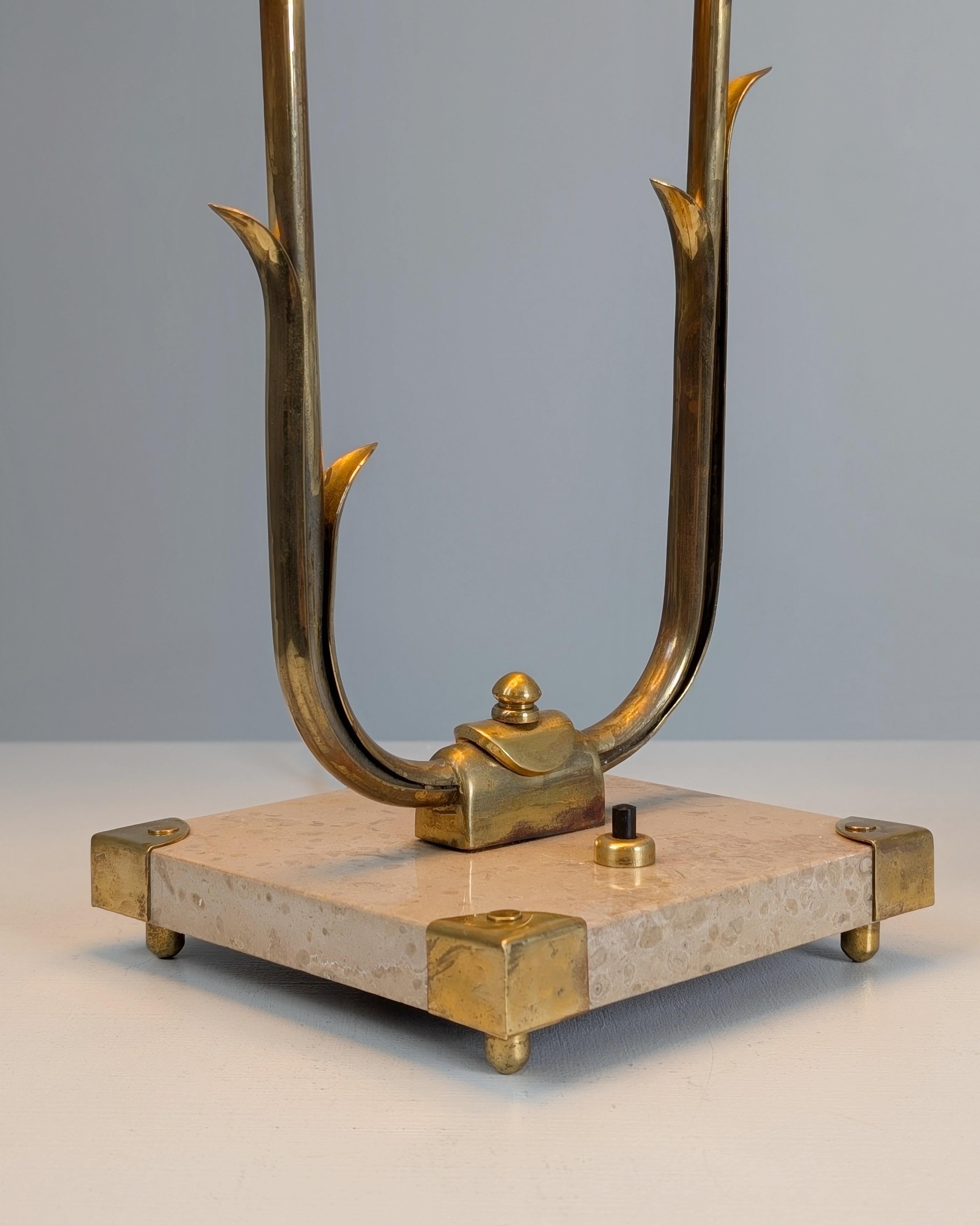 Seltene organische Tischleuchte Model No. 2430/2 aus Messing und Marmor, Valinte Finnland 1950er Jahre im Angebot 1