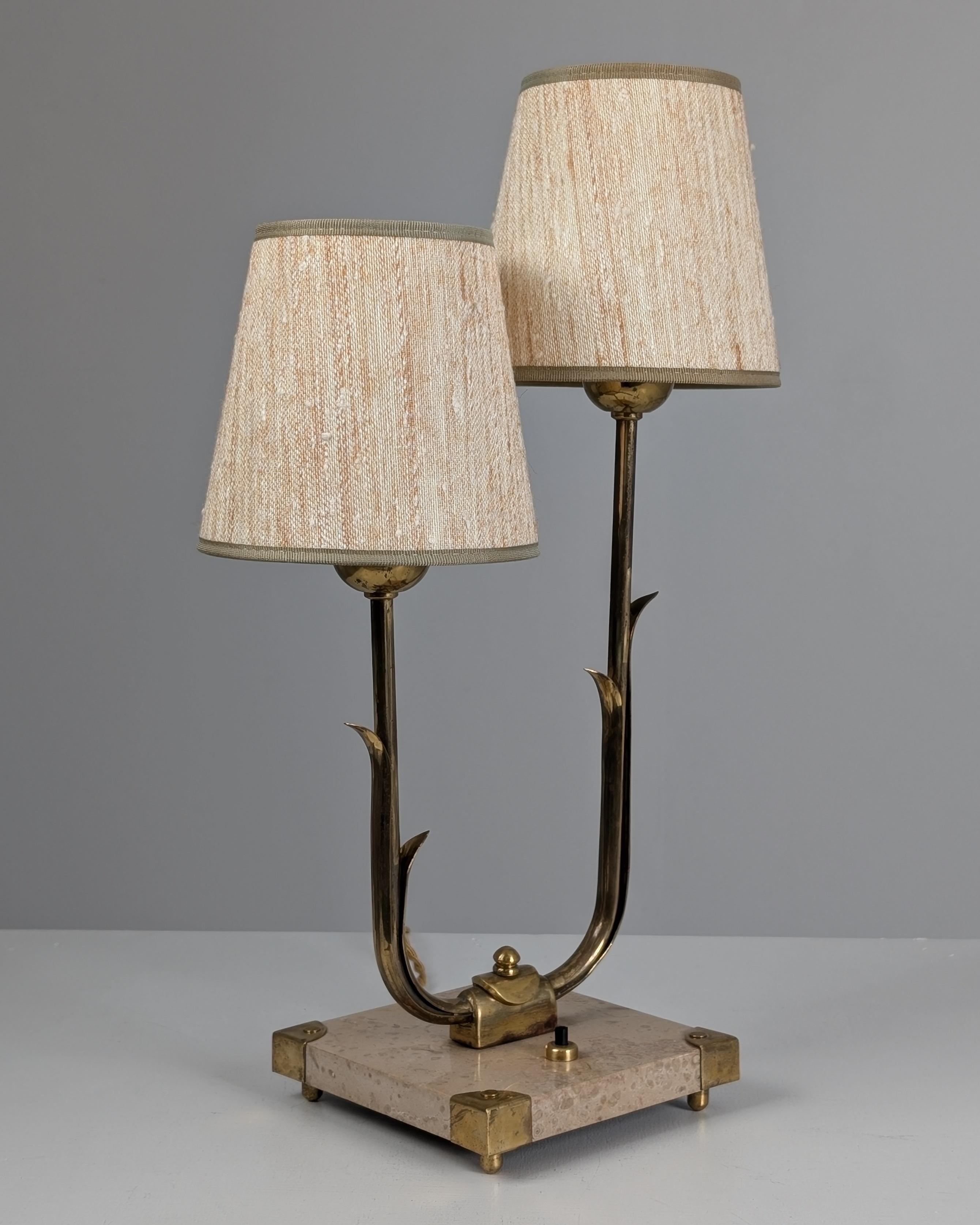 Seltene organische Tischleuchte Model No. 2430/2 aus Messing und Marmor, Valinte Finnland 1950er Jahre im Angebot 2