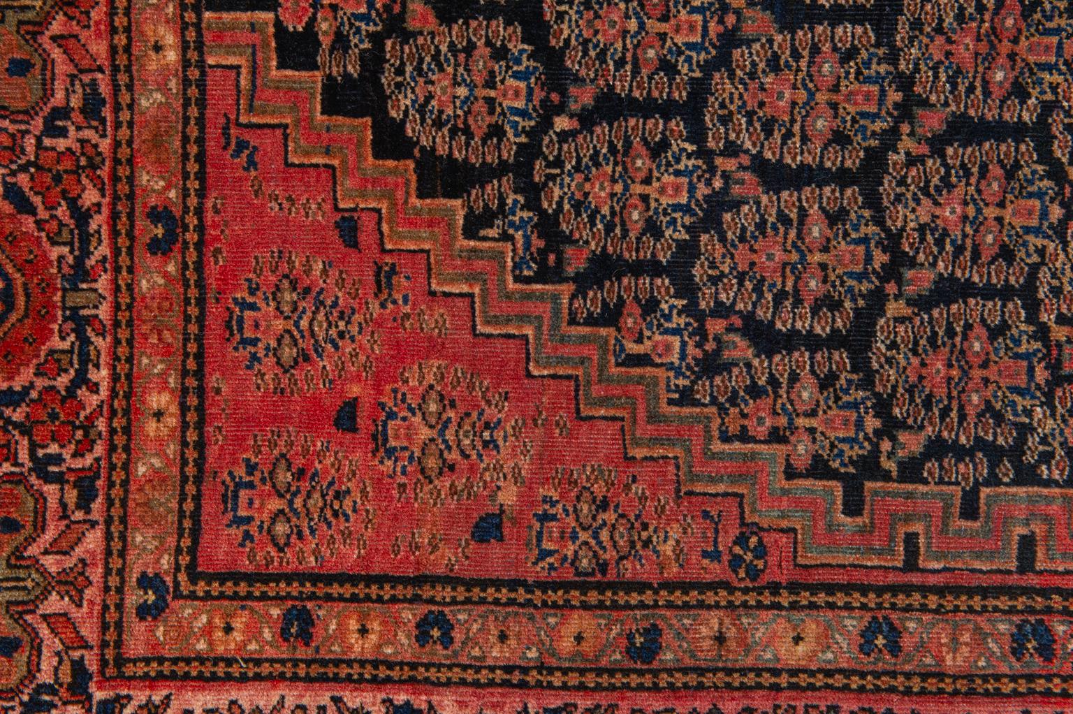 Seltener orientalischer Teppich aus Zentralasien (Zentralasiatisch) im Angebot