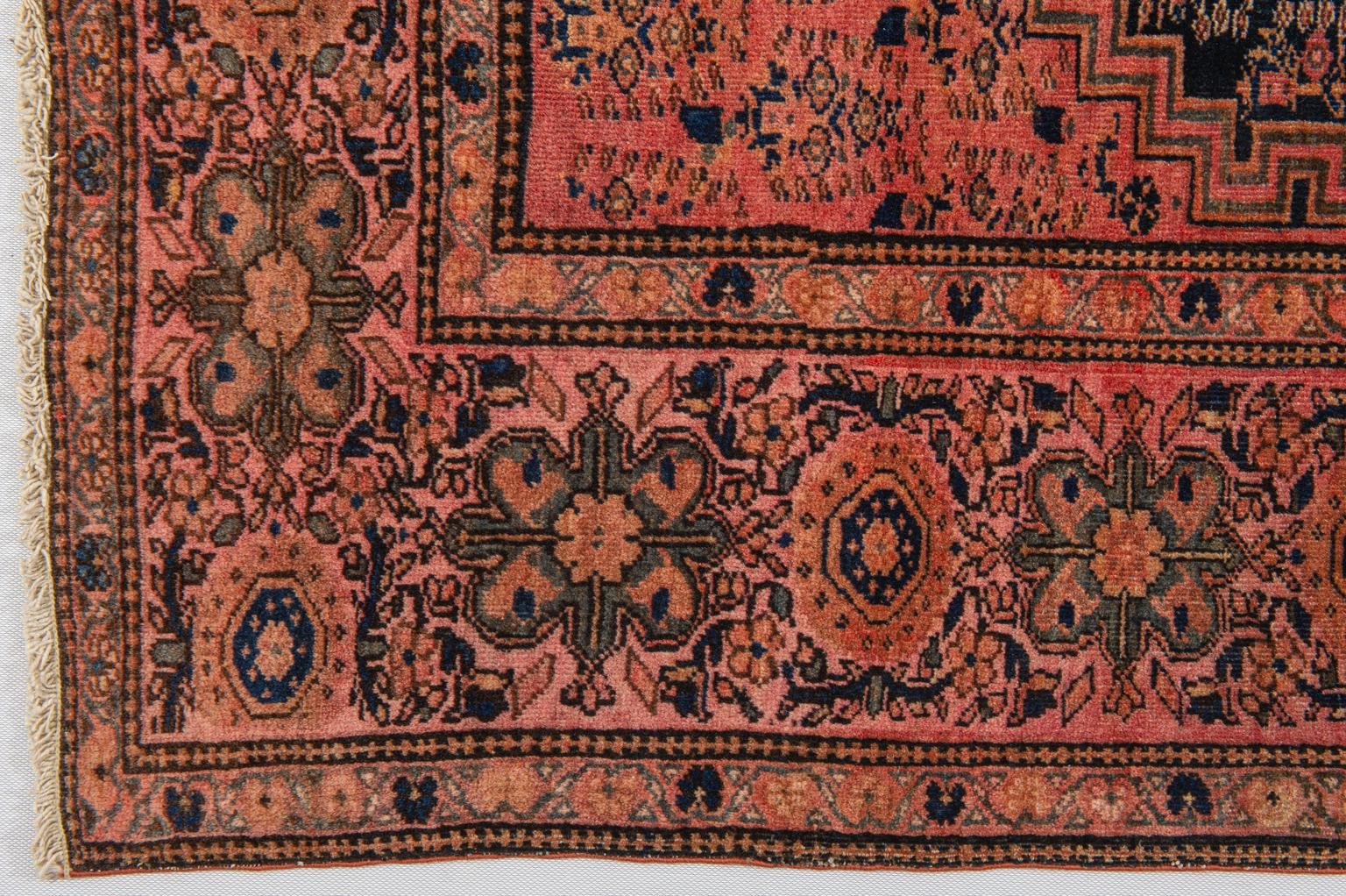 Seltener orientalischer Teppich aus Zentralasien im Angebot 1