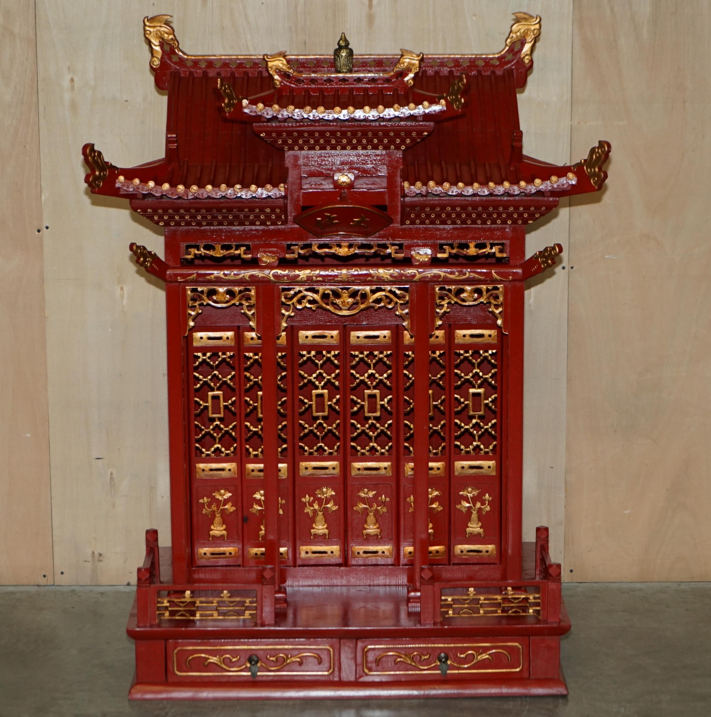 We are delighted to offer for sale this lovely large vintage circa 1930's hand painted and lacquered Chinese Pagoda top cabinet 

A very good looking and well made piece, I have never seen another like this. It has a nicely patinated elm lacquered
