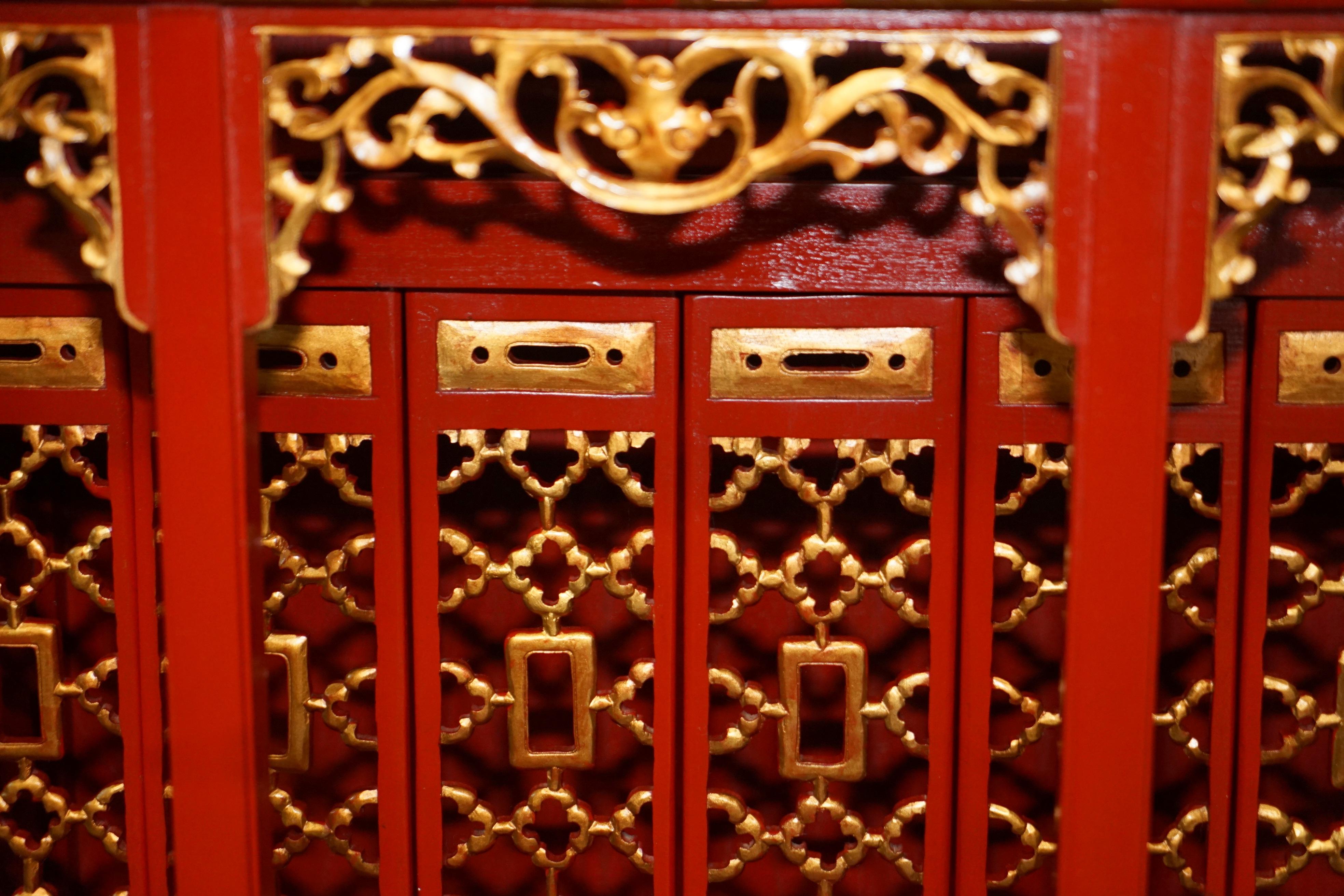 Rare Oriental Chinese Export Vintage Pagoda Top Red Cabinet Very Decorative For Sale 3