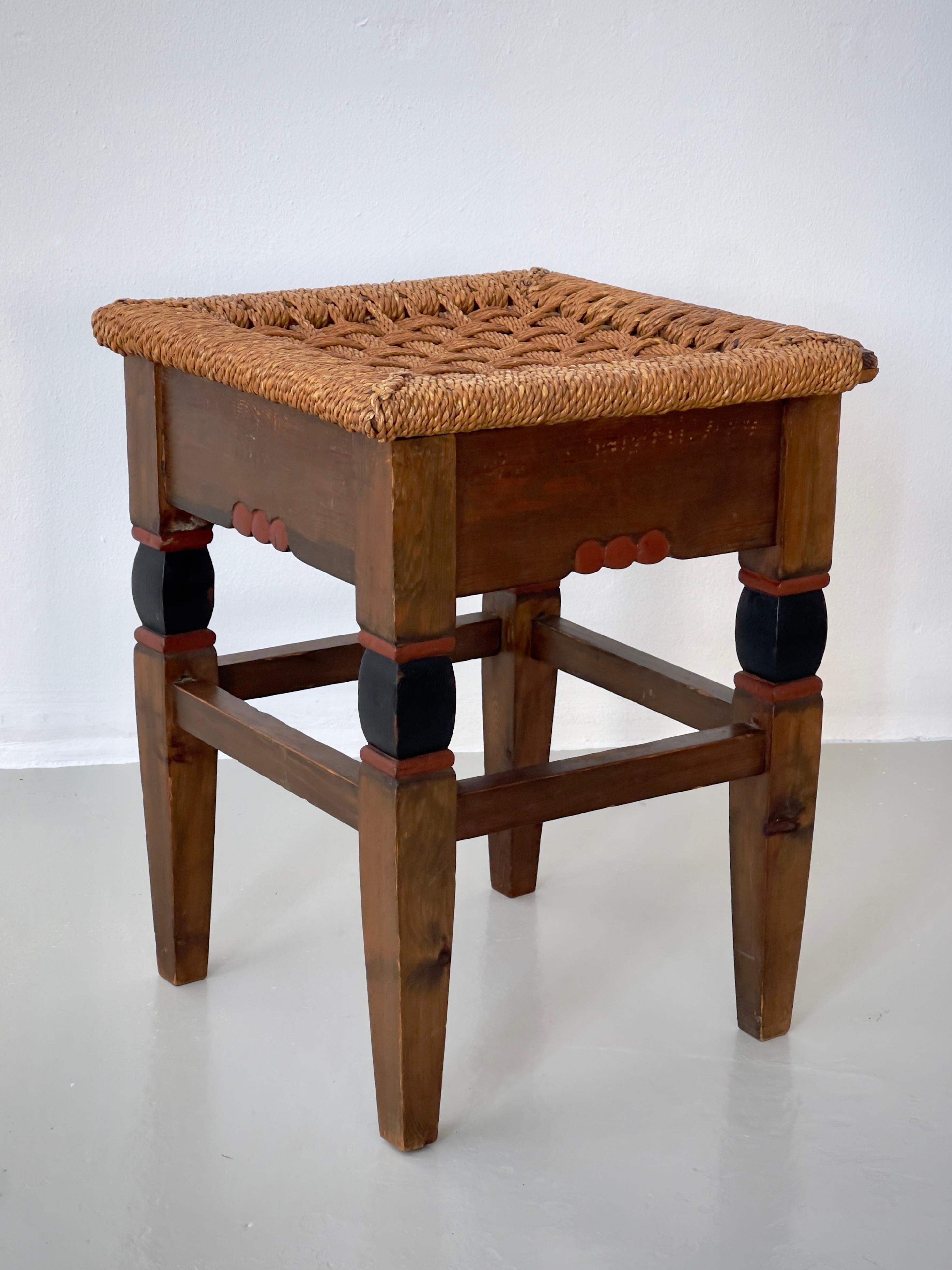 Raro sgabello danese originale del 1900 dell'ebanista A.E. Mørck in pino e fanerogame in vendita 2