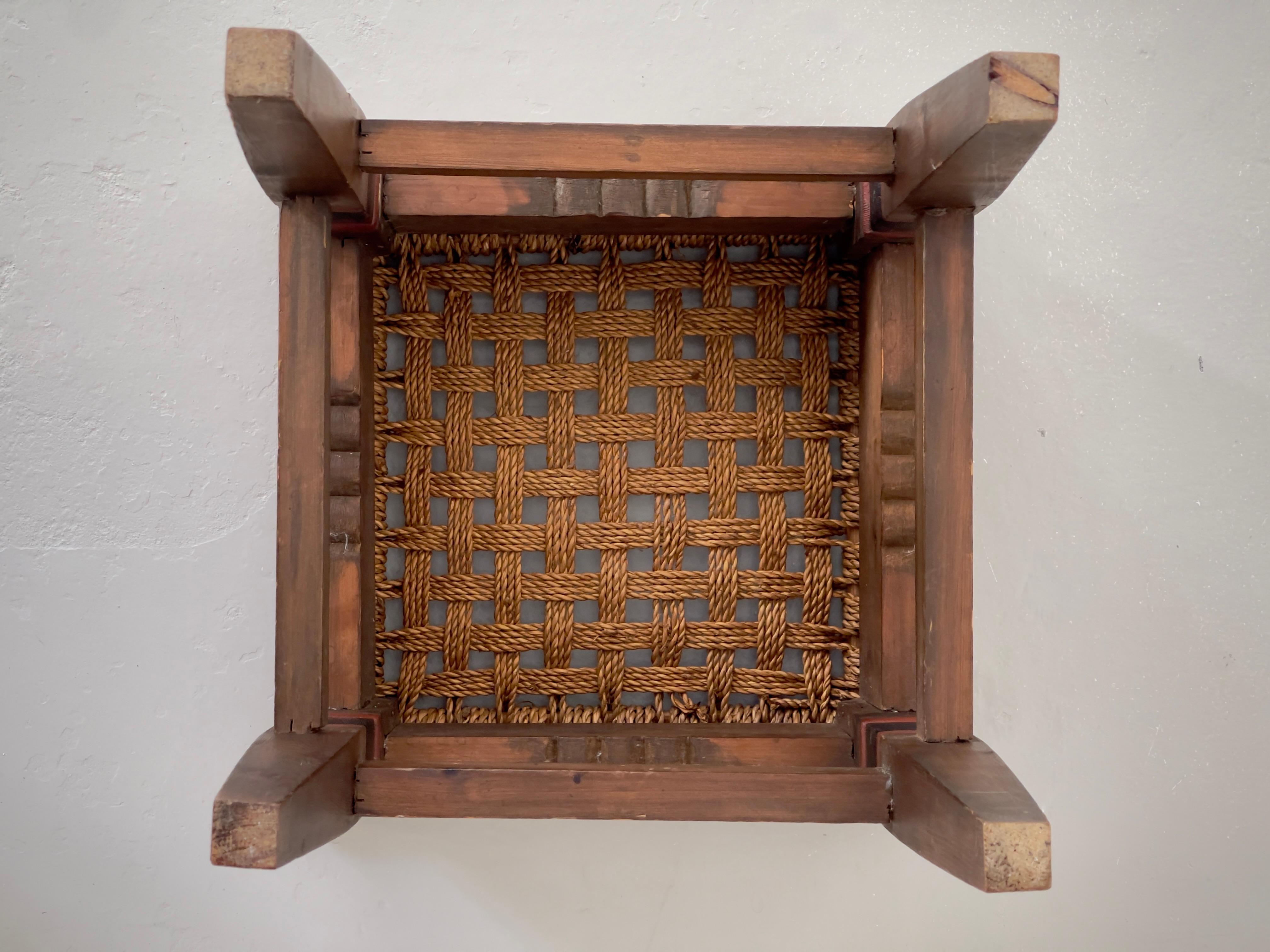 Inizio XX secolo Raro sgabello danese originale del 1900 dell'ebanista A.E. Mørck in pino e fanerogame in vendita